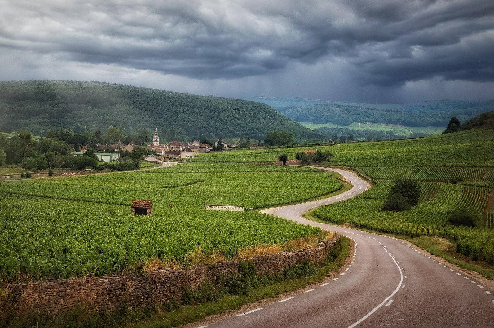 road-6560656_1920
