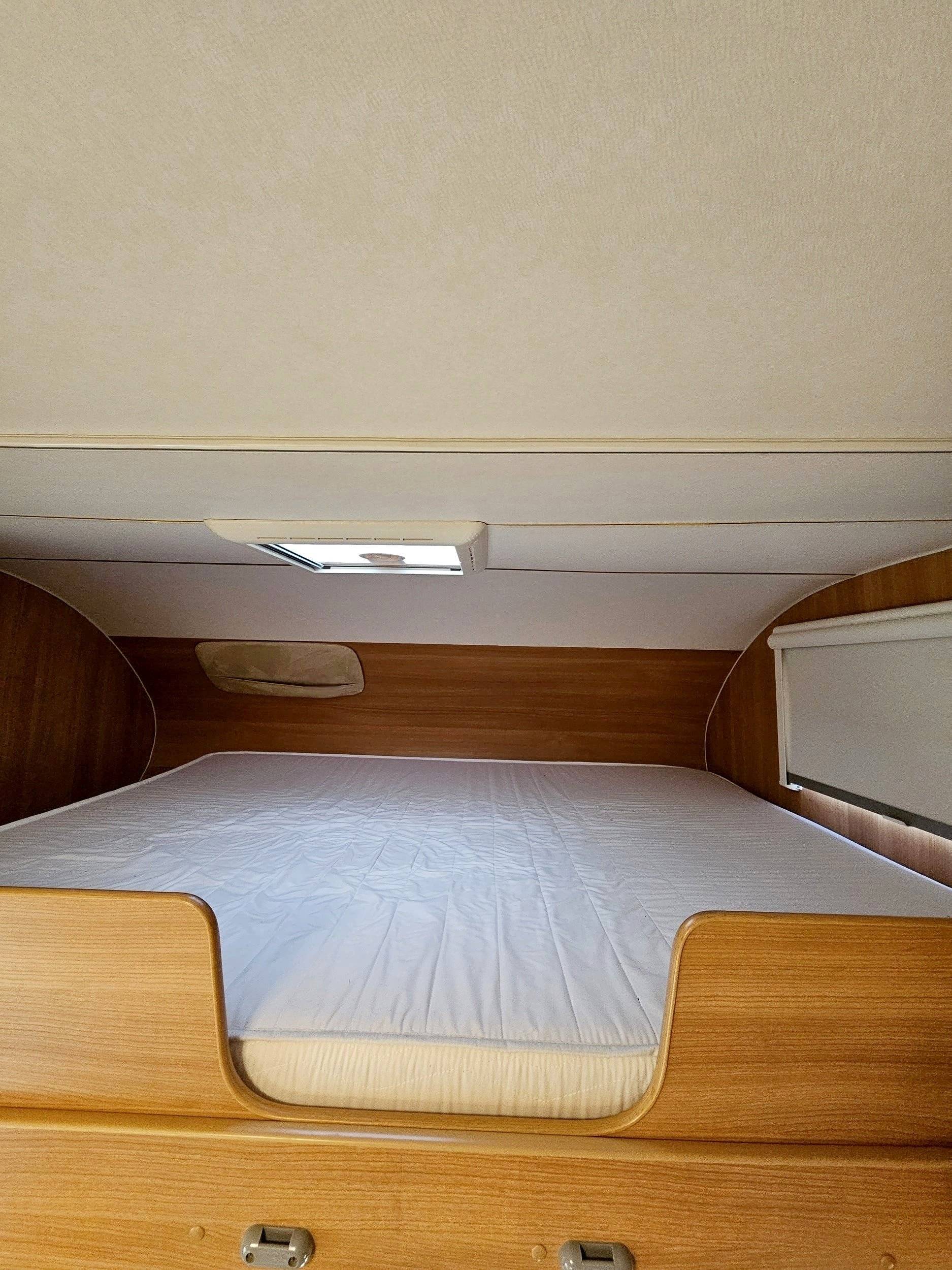 Berth Ford Transit 2,2 l TDCi 130 ch. - Yescapa
