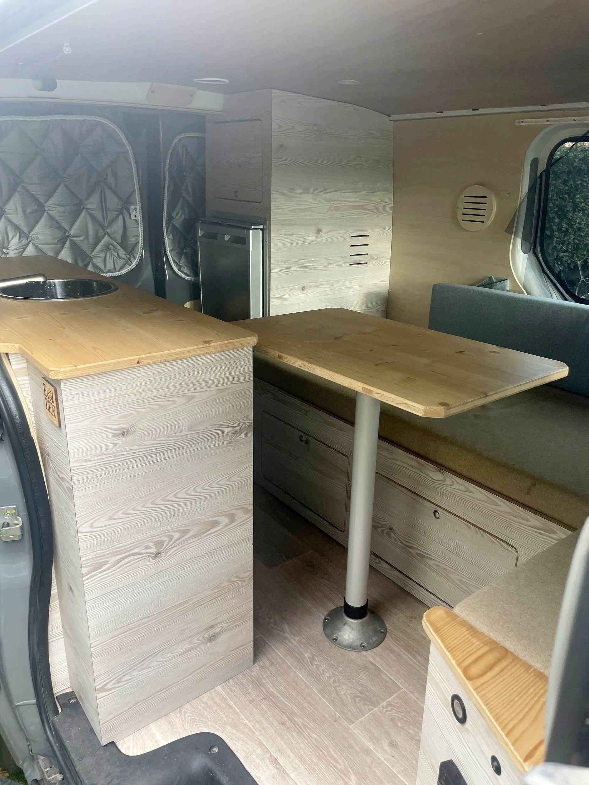 Área de jantar Renault Renault Trafic - Yescapa