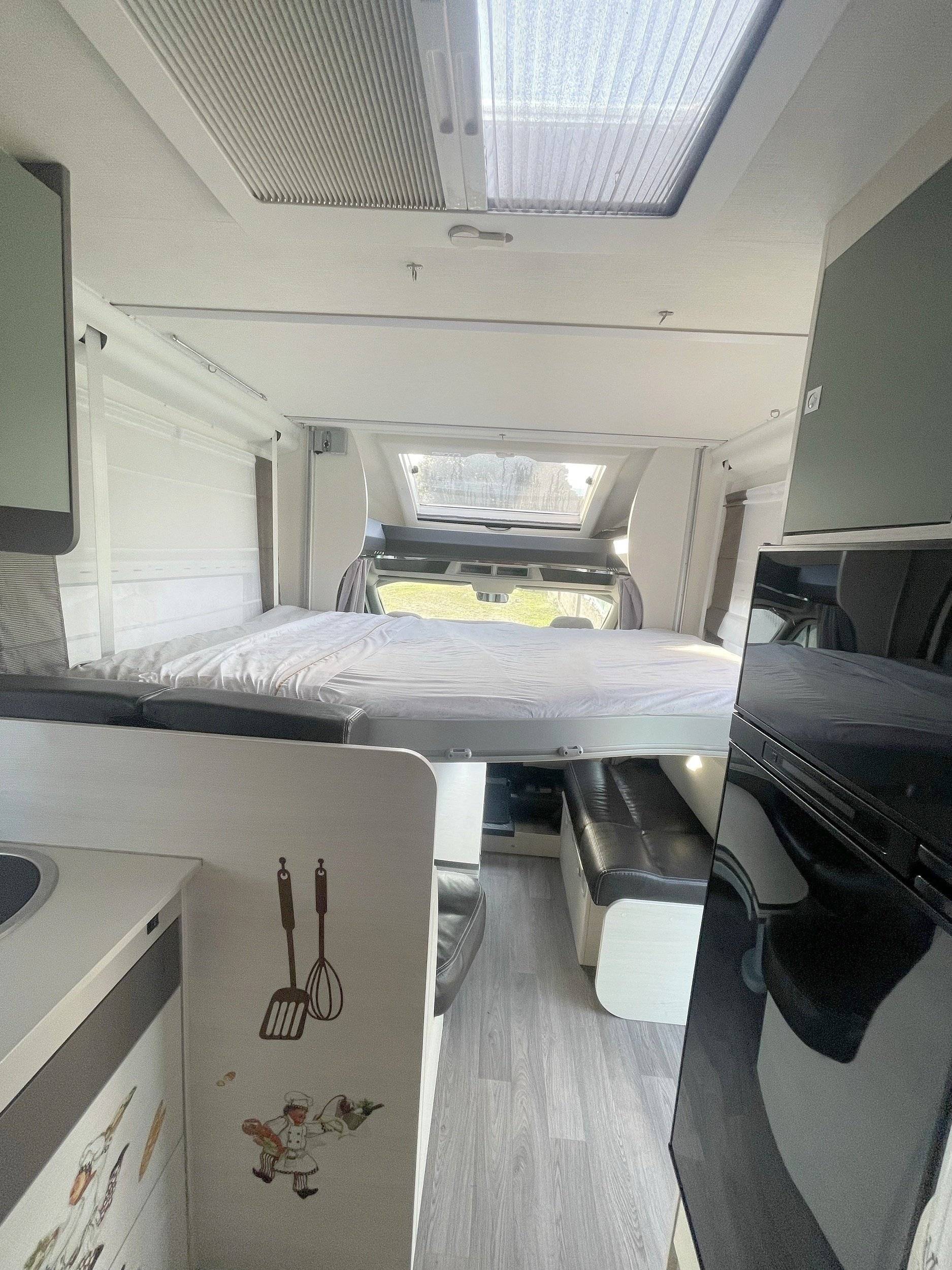 Schlafplätze Ford Transit 170 cv - Yescapa