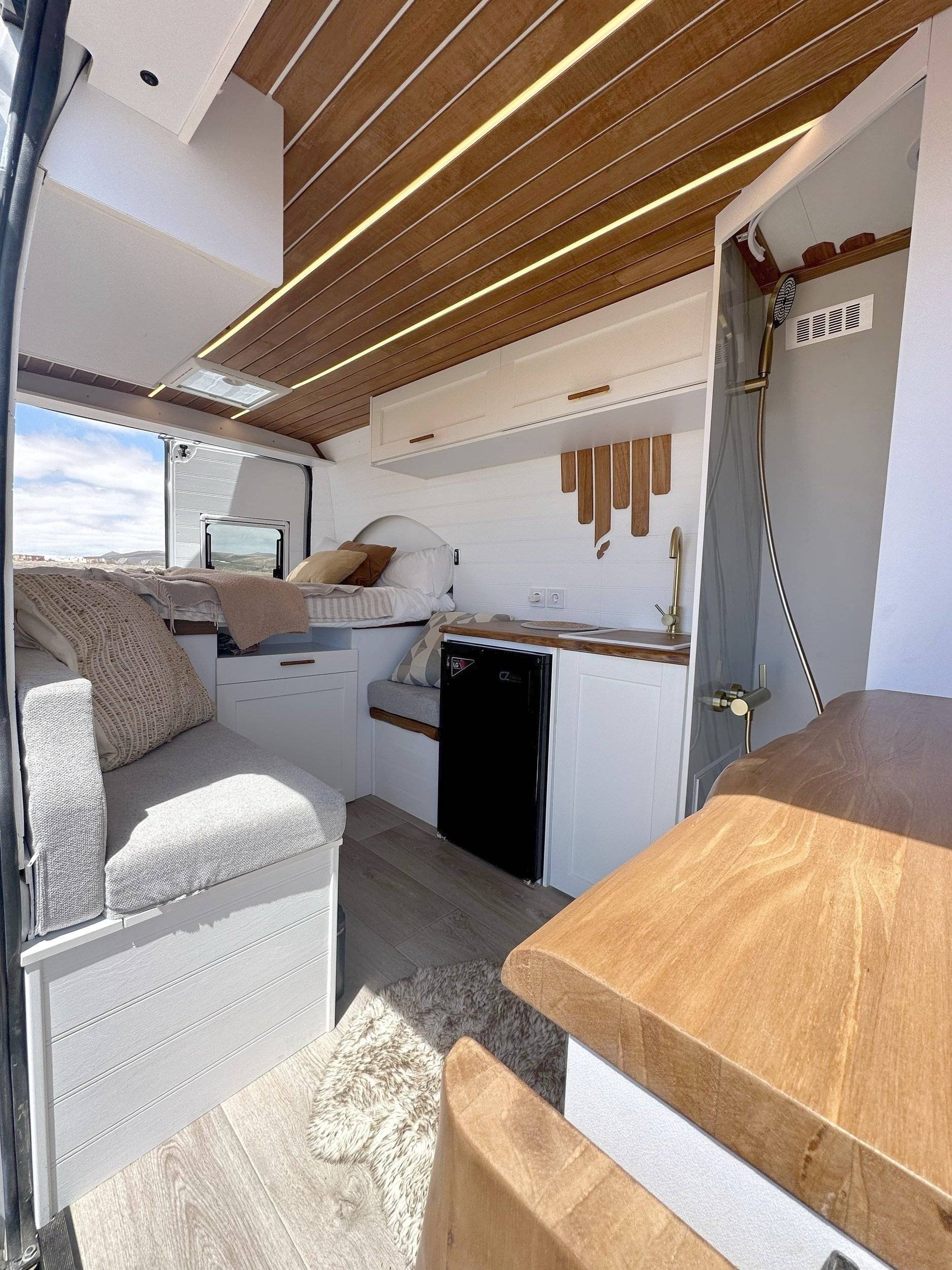 The Feather Van Original PREMIUM