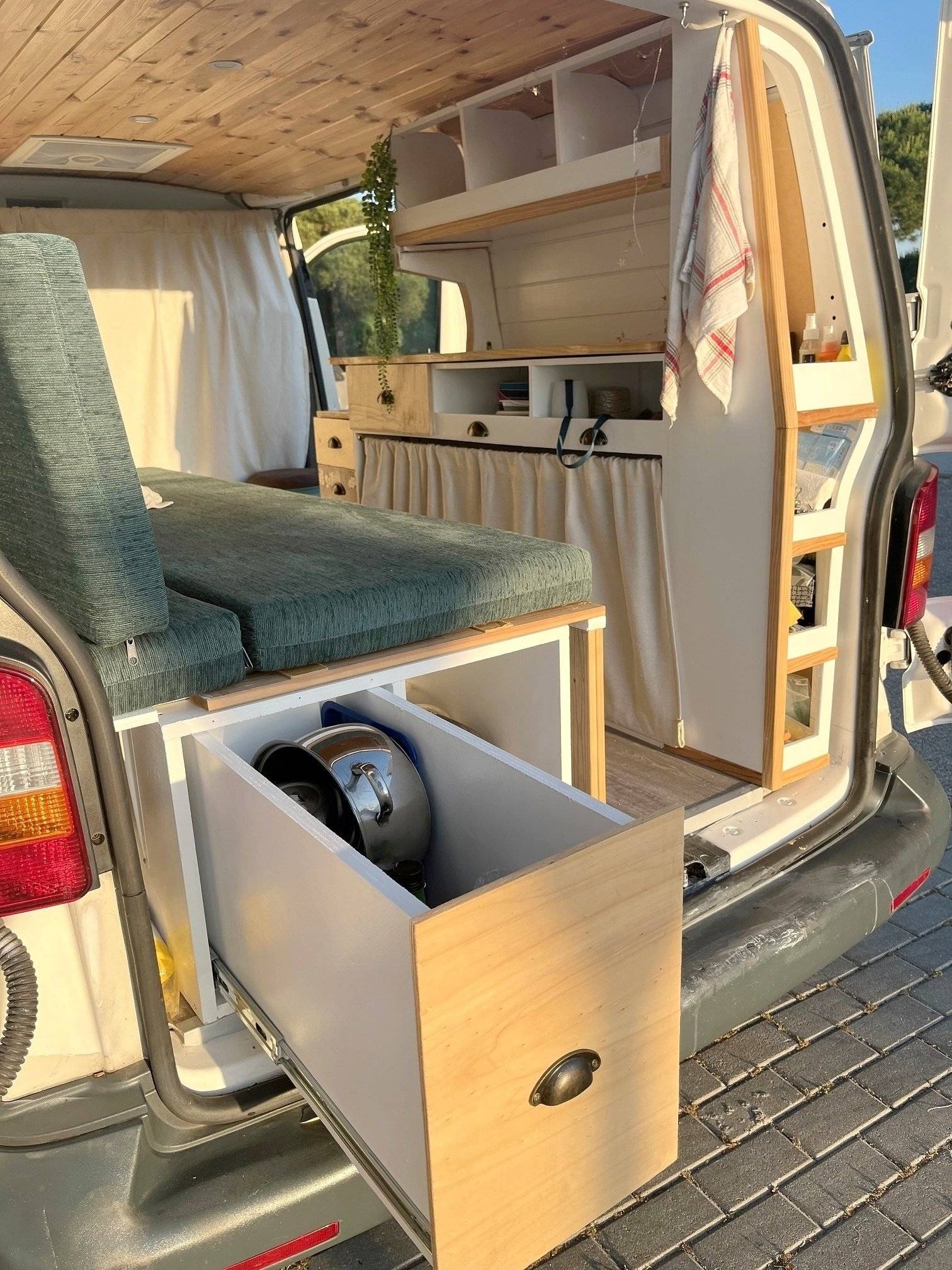 Vue avant de 3/4 Volkswagen Volkswagen Transporter - Yescapa