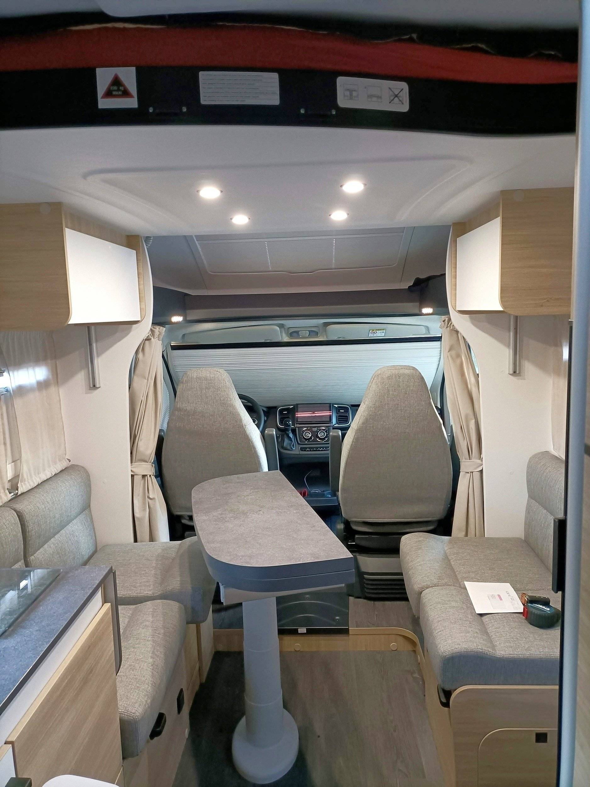 Dining Area Fiat FIAT DUCATO 140 CV BVA - Yescapa