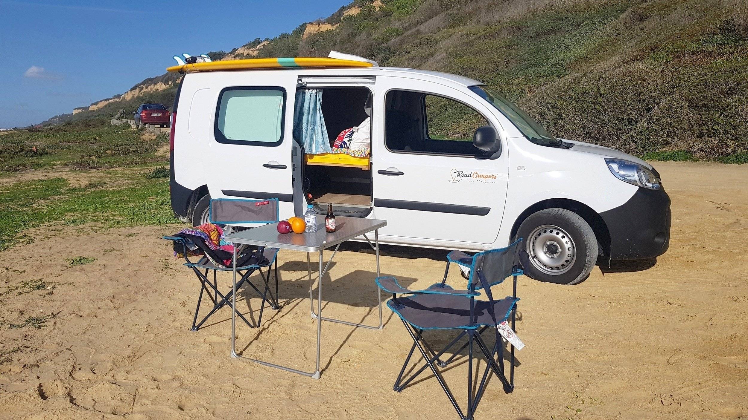 Front view from 3/4 Renault Doblo - Yescapa