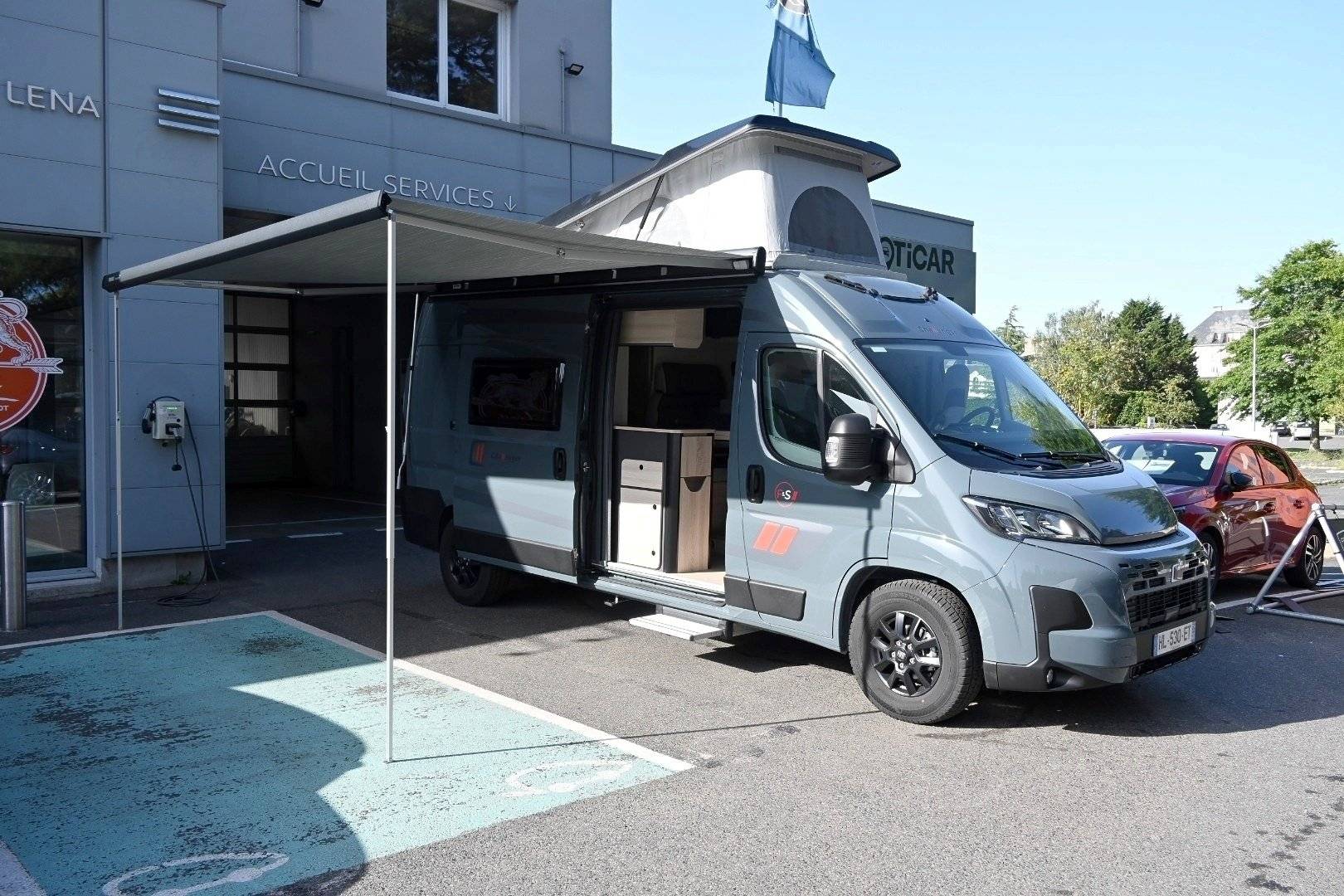 Front view from 3/4 Fiat ducato 2026 2.2l 140cv - Yescapa