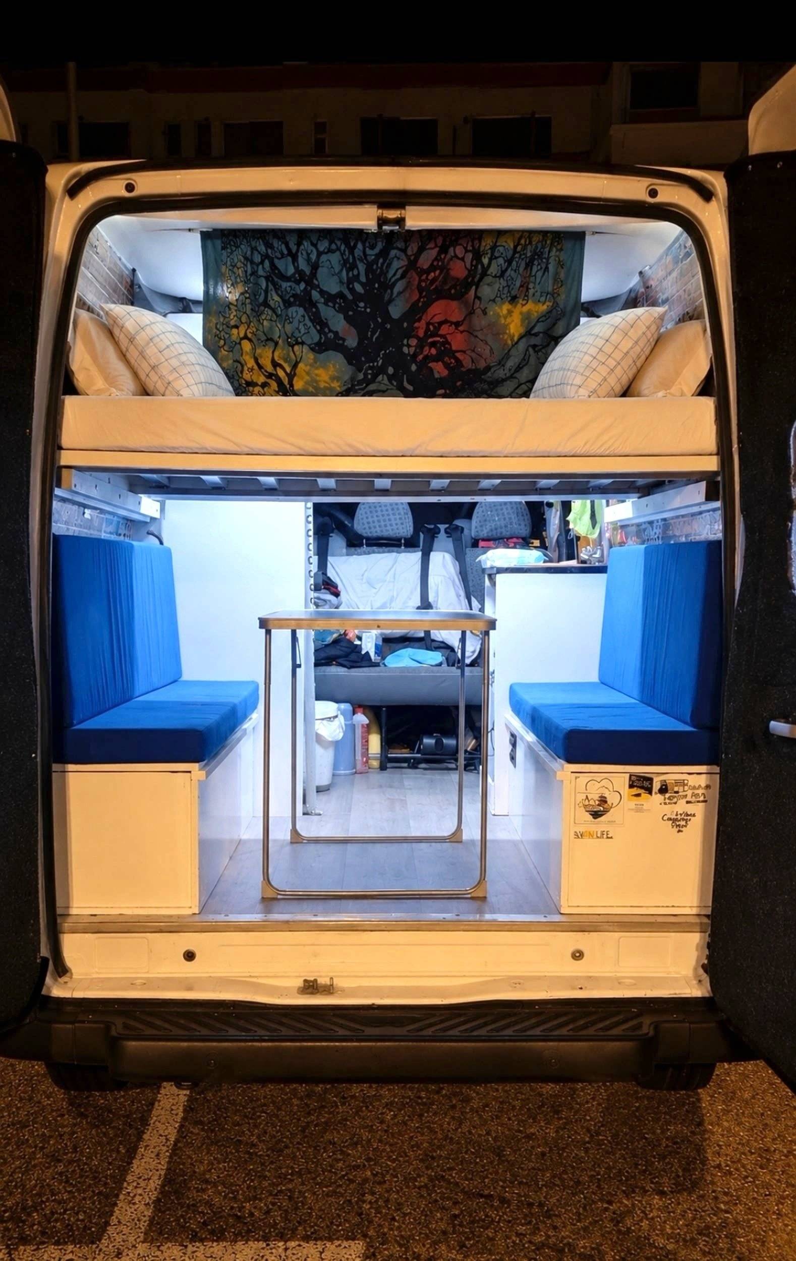 Couchages Ford Transit 2,4 l TDCi 115 ch. - Yescapa