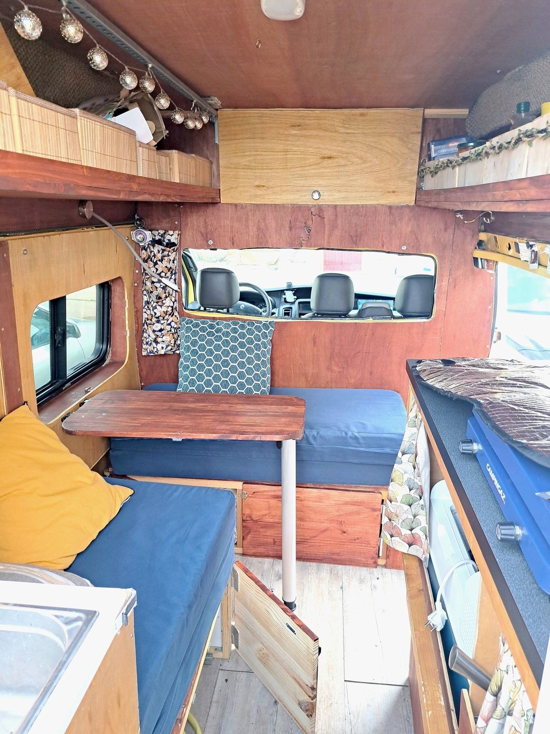 Dinette Renault Trafic II l1h2 - Yescapa