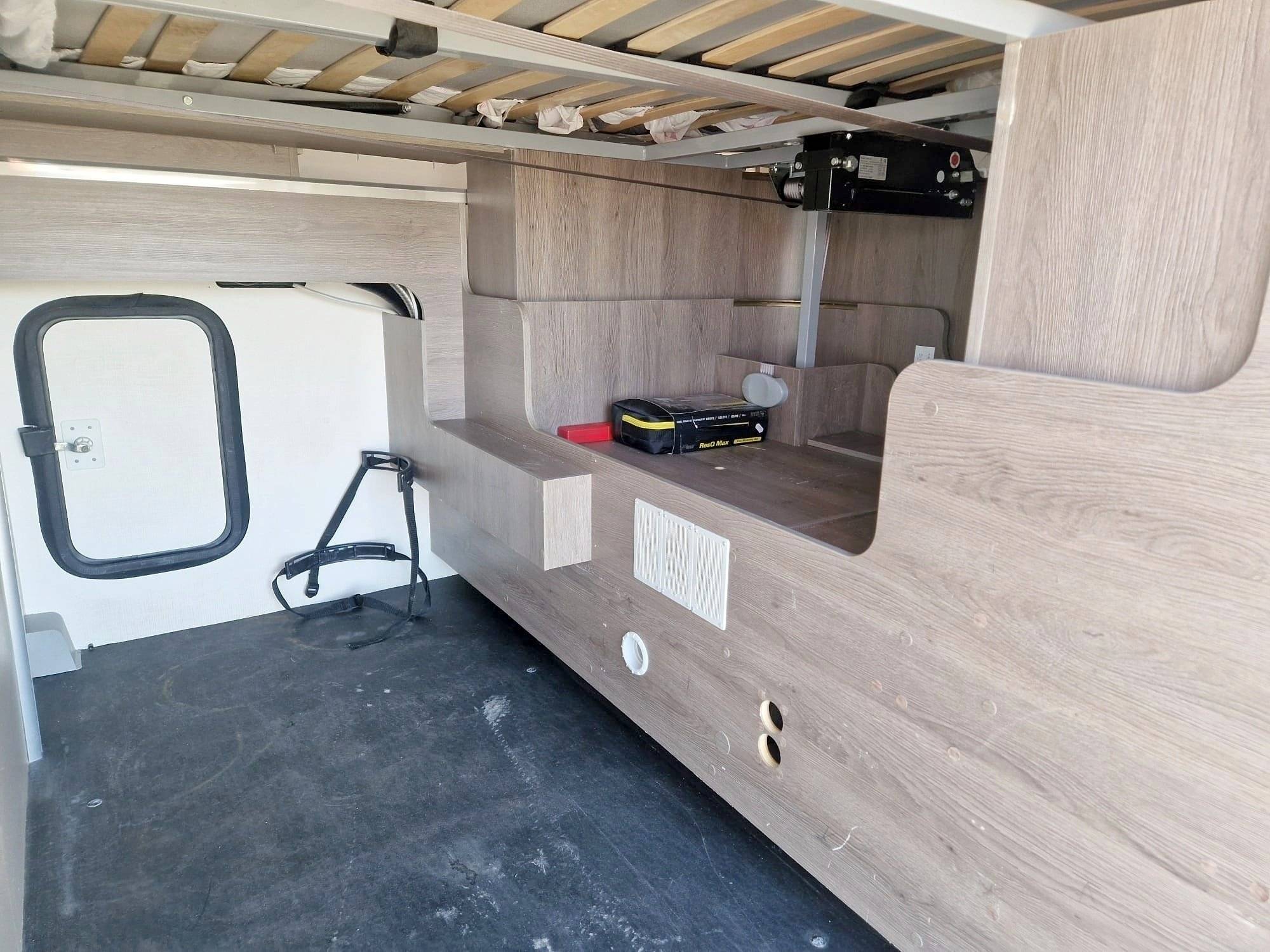 Challenger 358EB Graphite