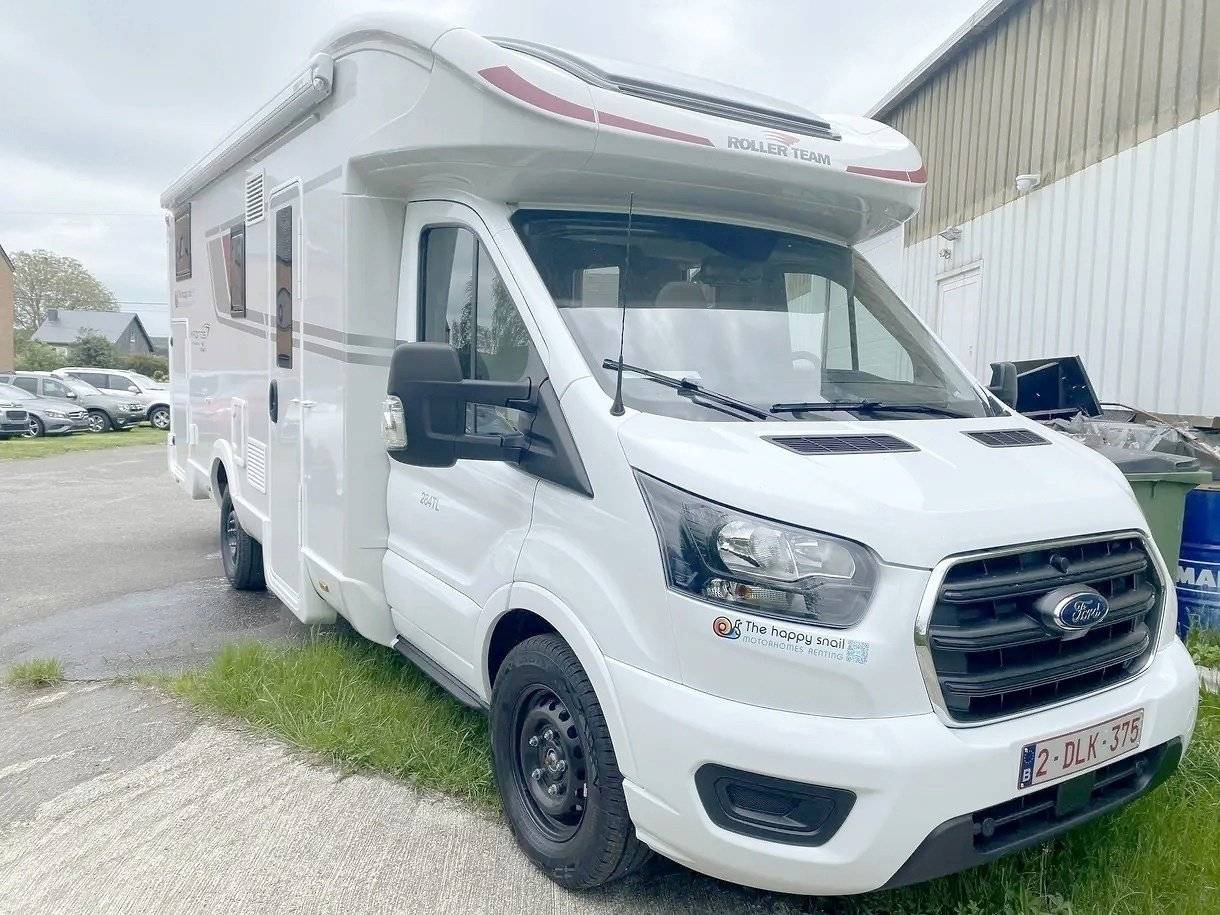 Vue avant de 3/4 Ford FORD TRANSIT - Yescapa