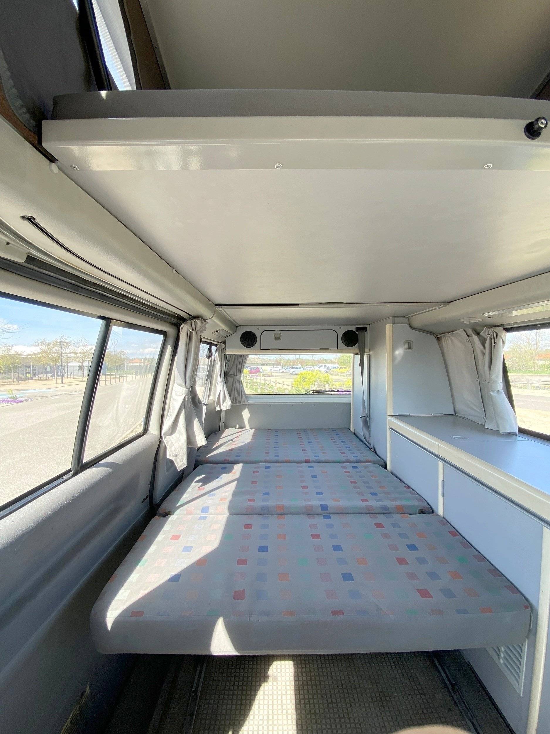 Dormidas Volkswagen T4 TDI 2.5L - Yescapa