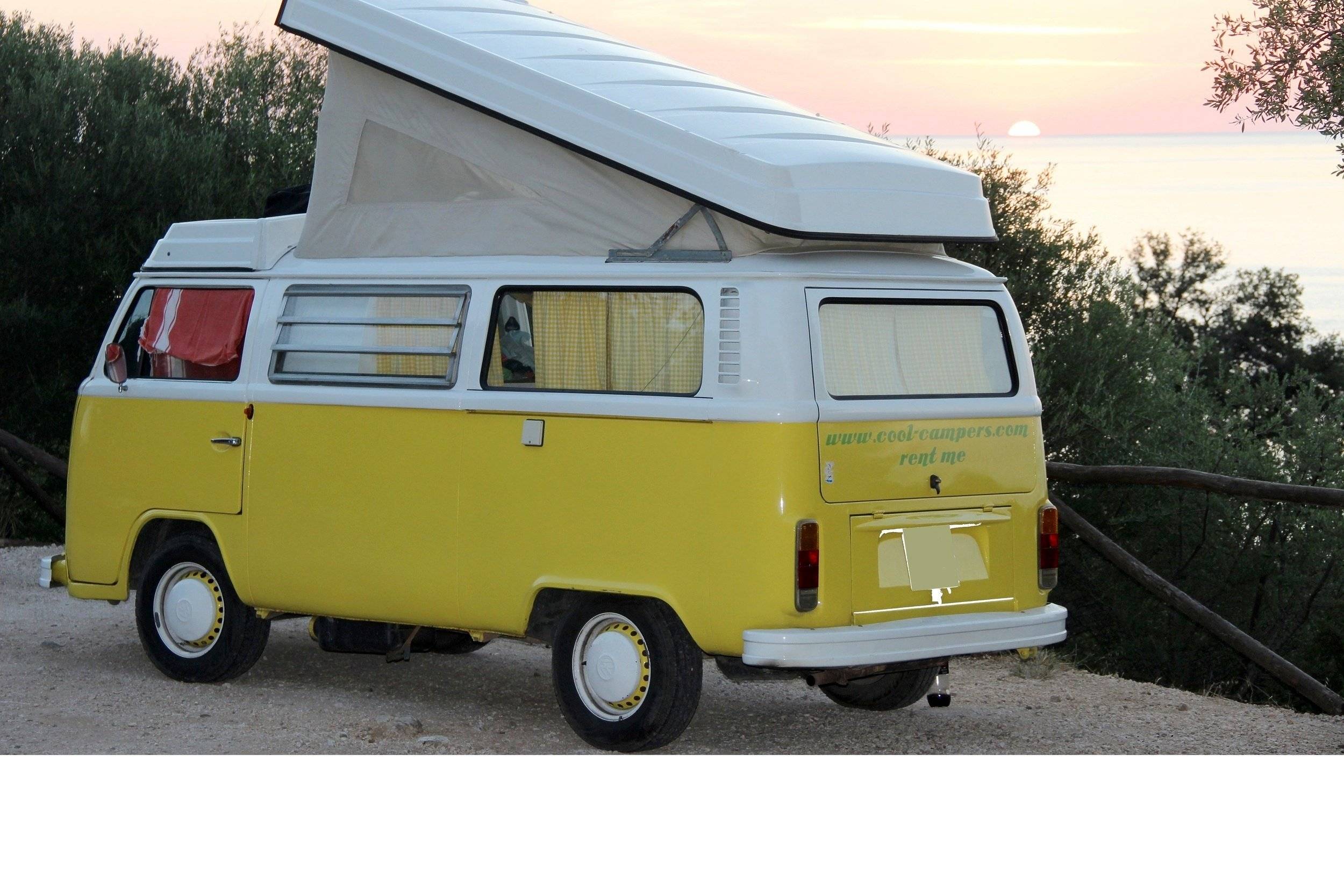 Rear view Volkswagen volkswagen T2 B - Yescapa