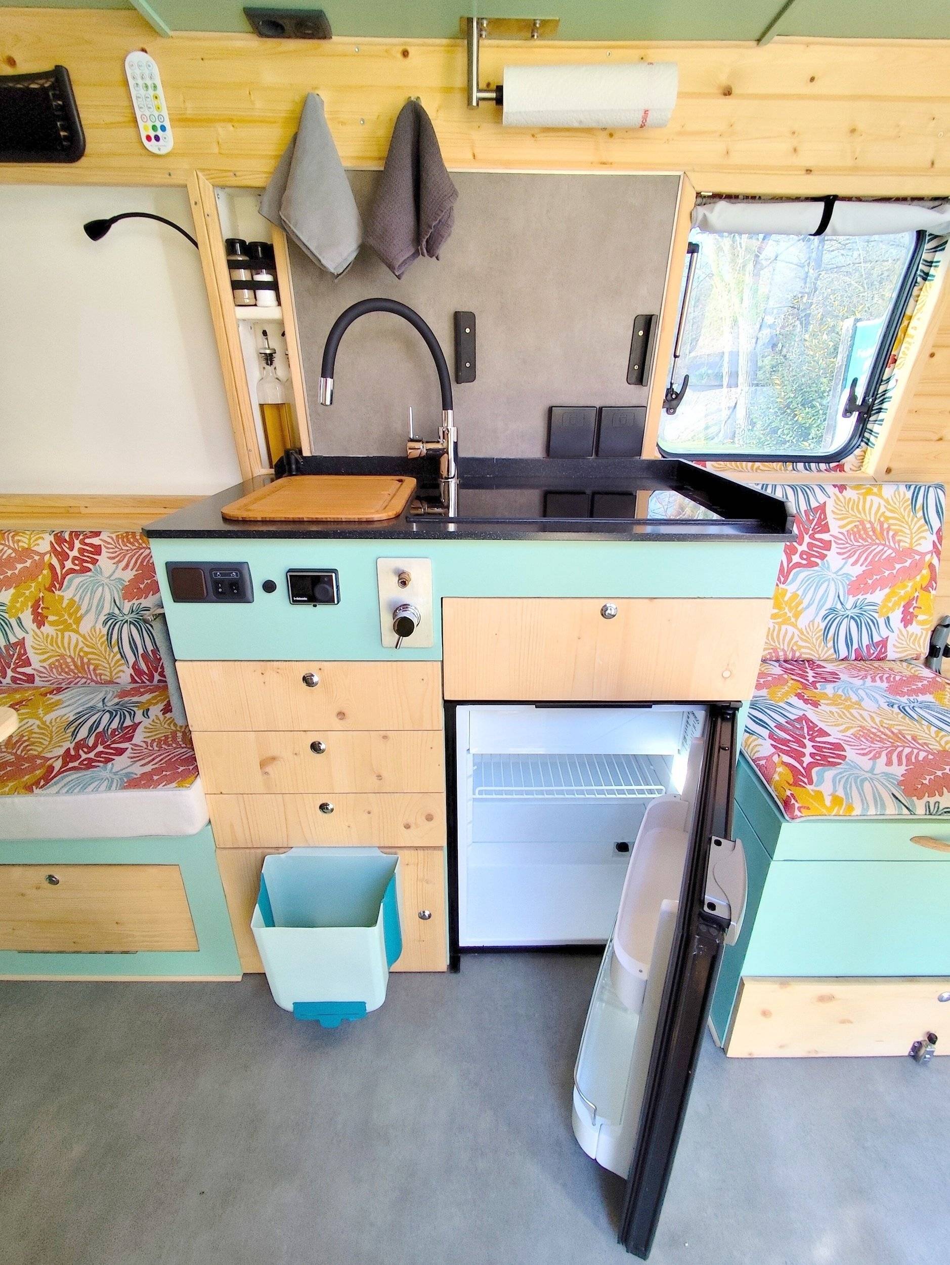 Kitchenette Mercedes Mercedes 314 CDI - Yescapa