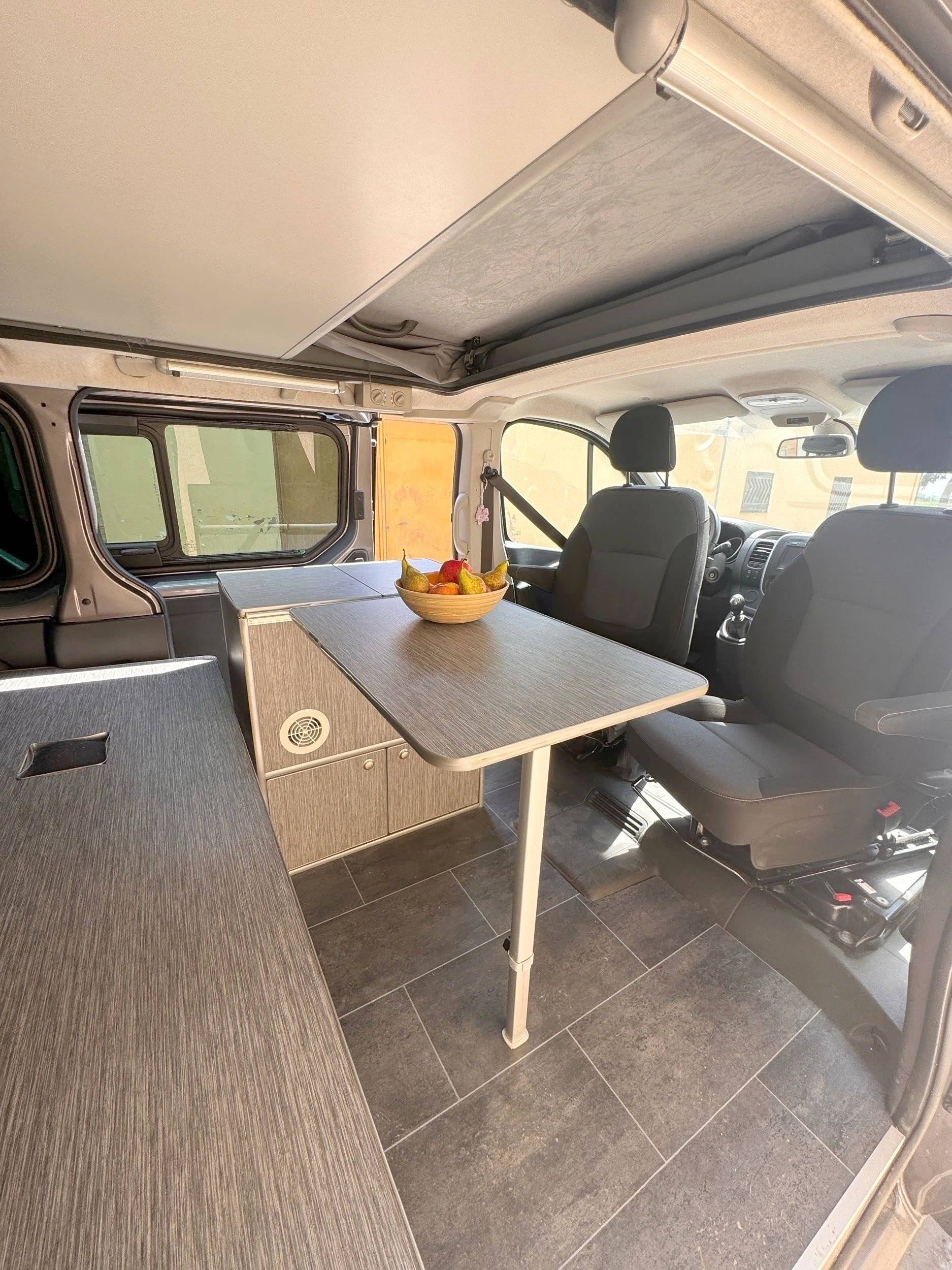Área de jantar Fiat Fiat talento - Yescapa