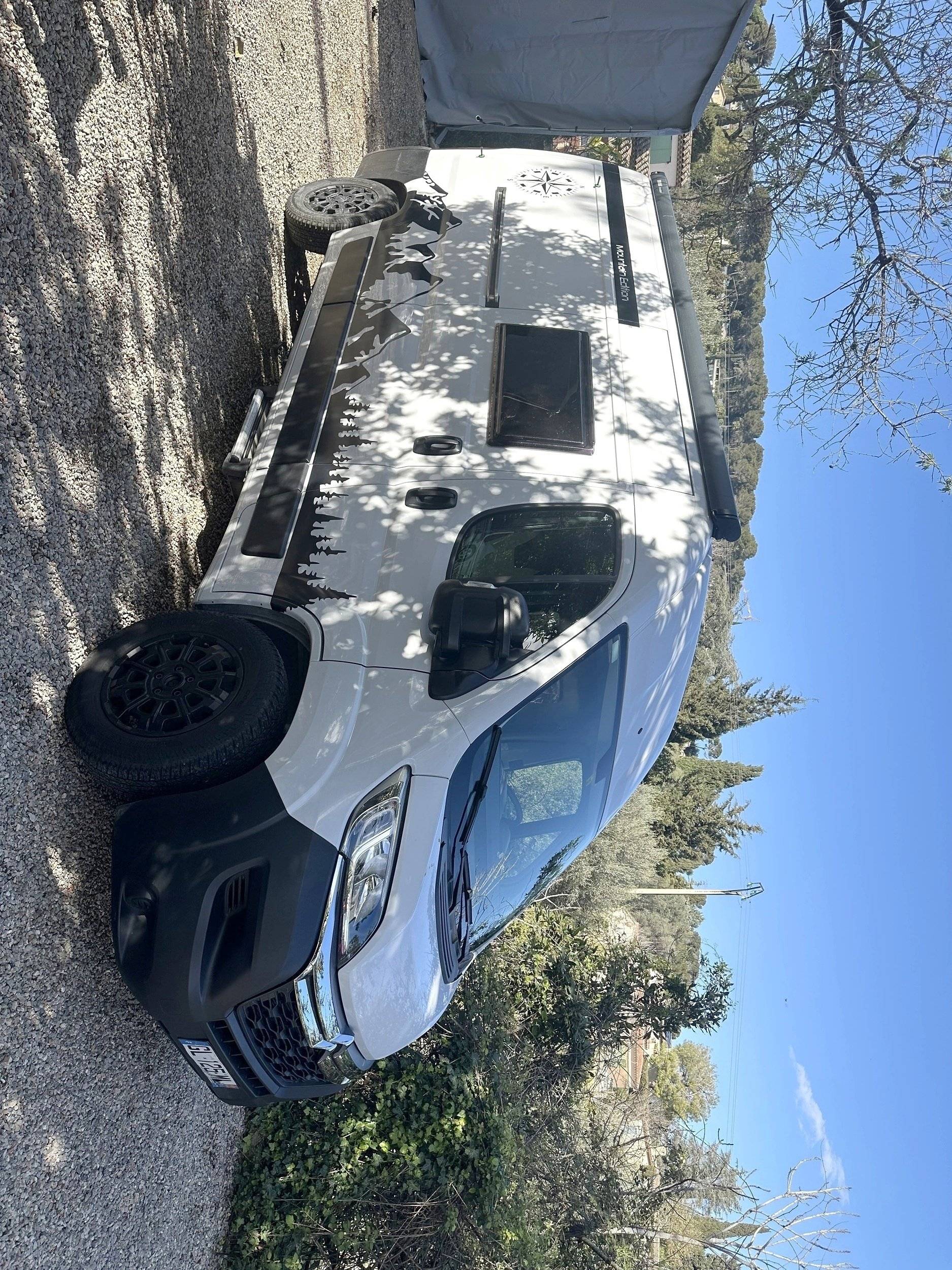 Vista de 3/4 Citroën jumper 2.2L - 140CV BLUEHDI - Yescapa