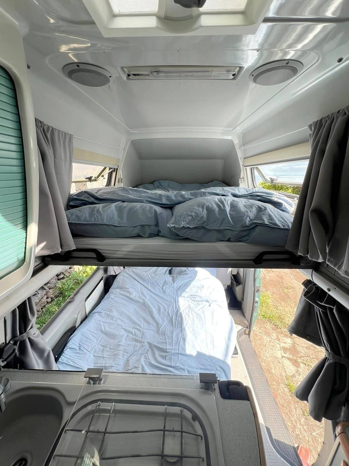 Berth Volkswagen VOLKSWAGEN CALIFORNIA EXCLUSIVE - Yescapa
