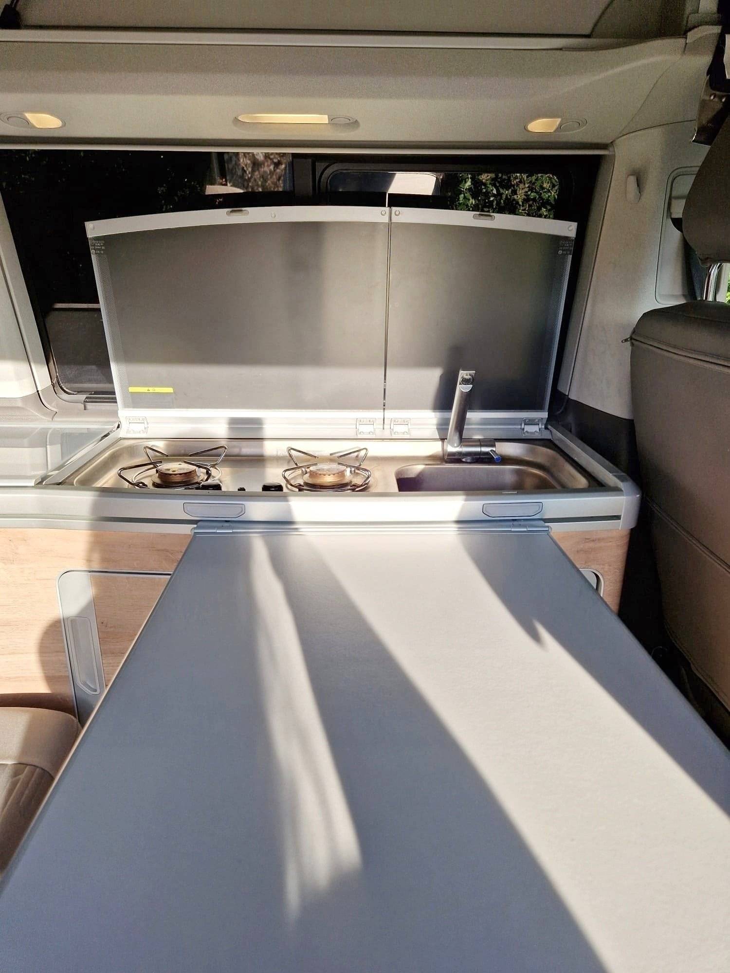Angolo cucina Volkswagen California t6.1 coast - Yescapa