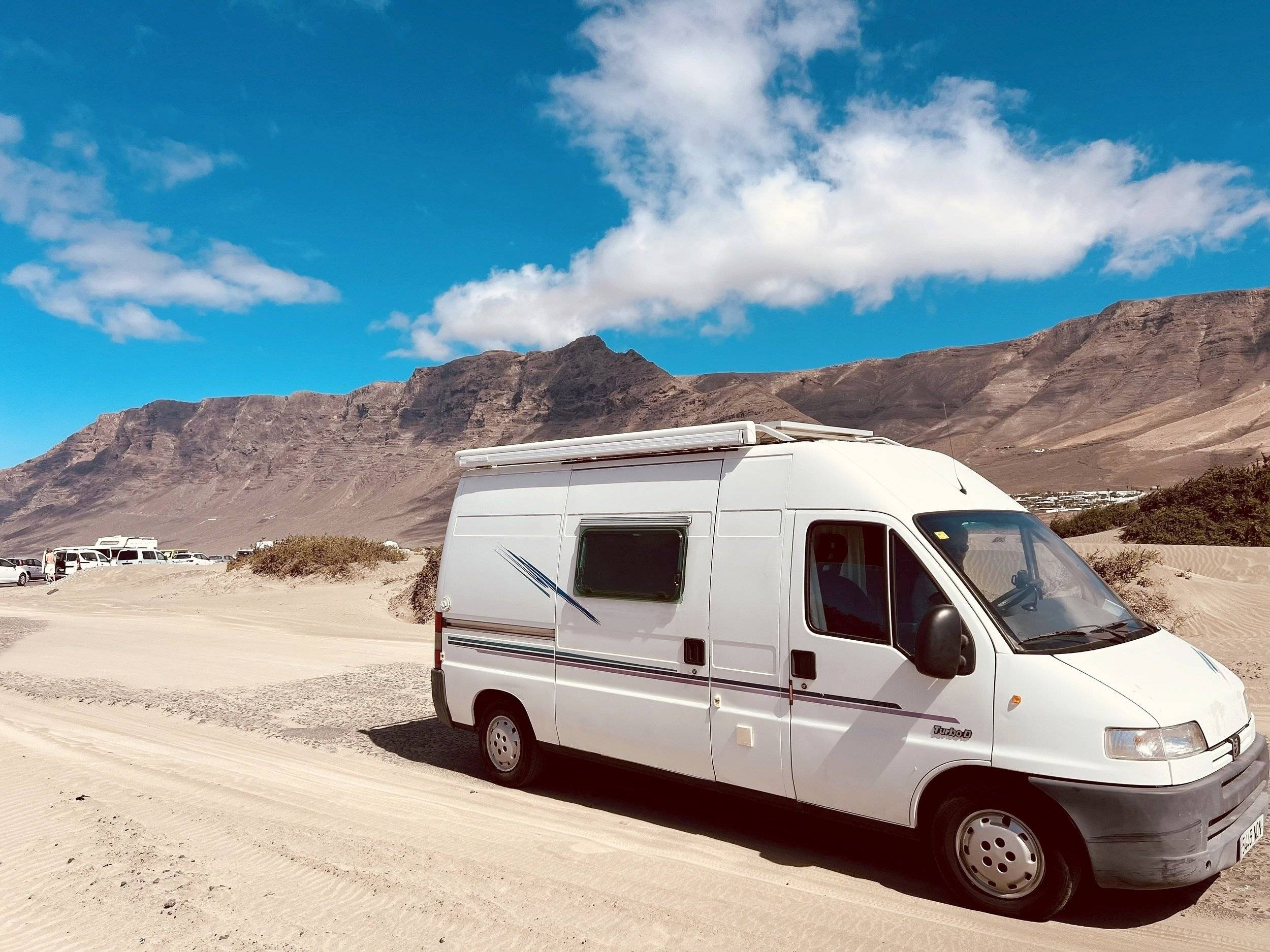 schräge Vorderansicht Peugeot J5 - Yescapa