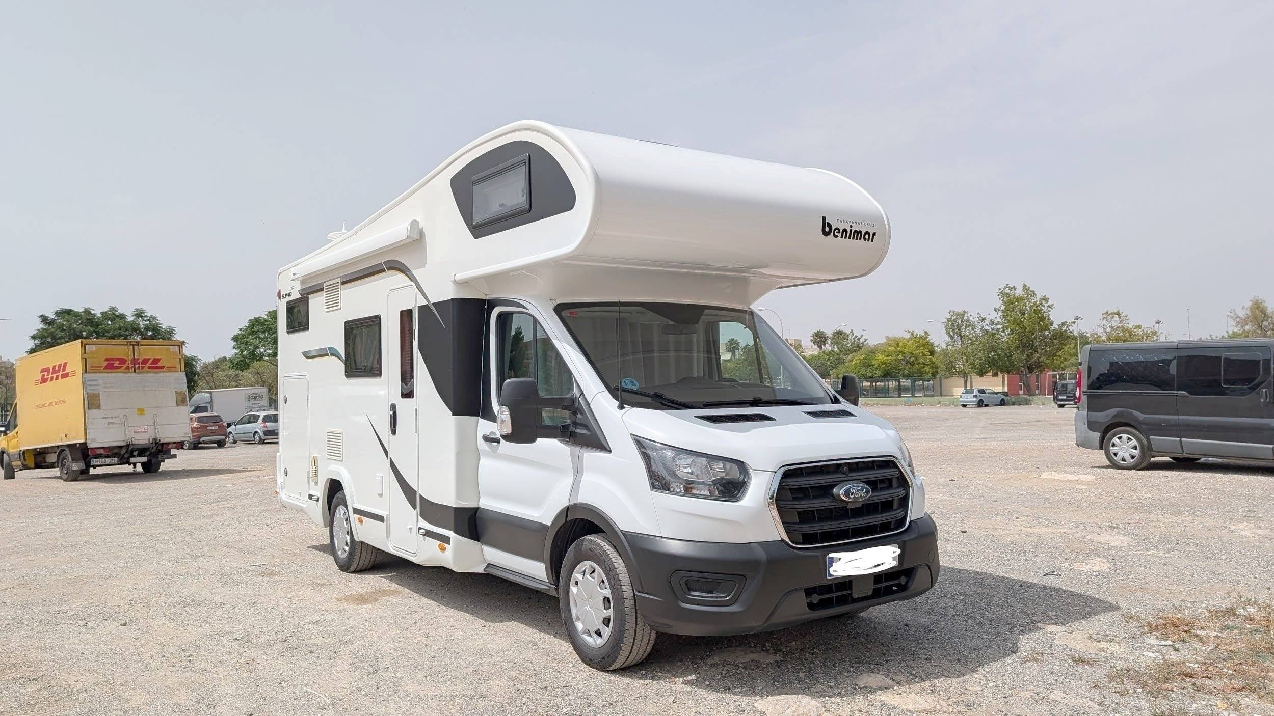Front view from 3/4 Ford Transit 2.0 TdCi - Yescapa