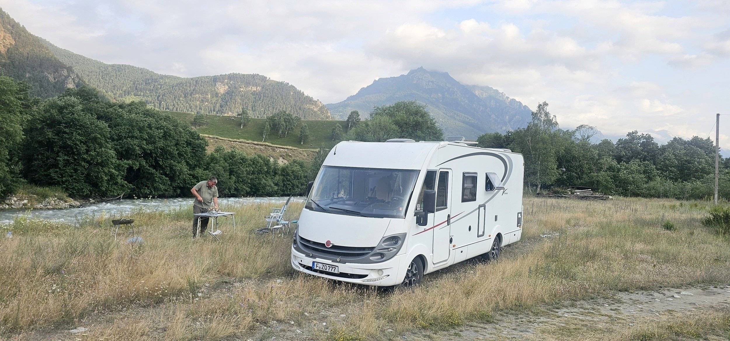 Front view from 3/4 Fiat - Yescapa