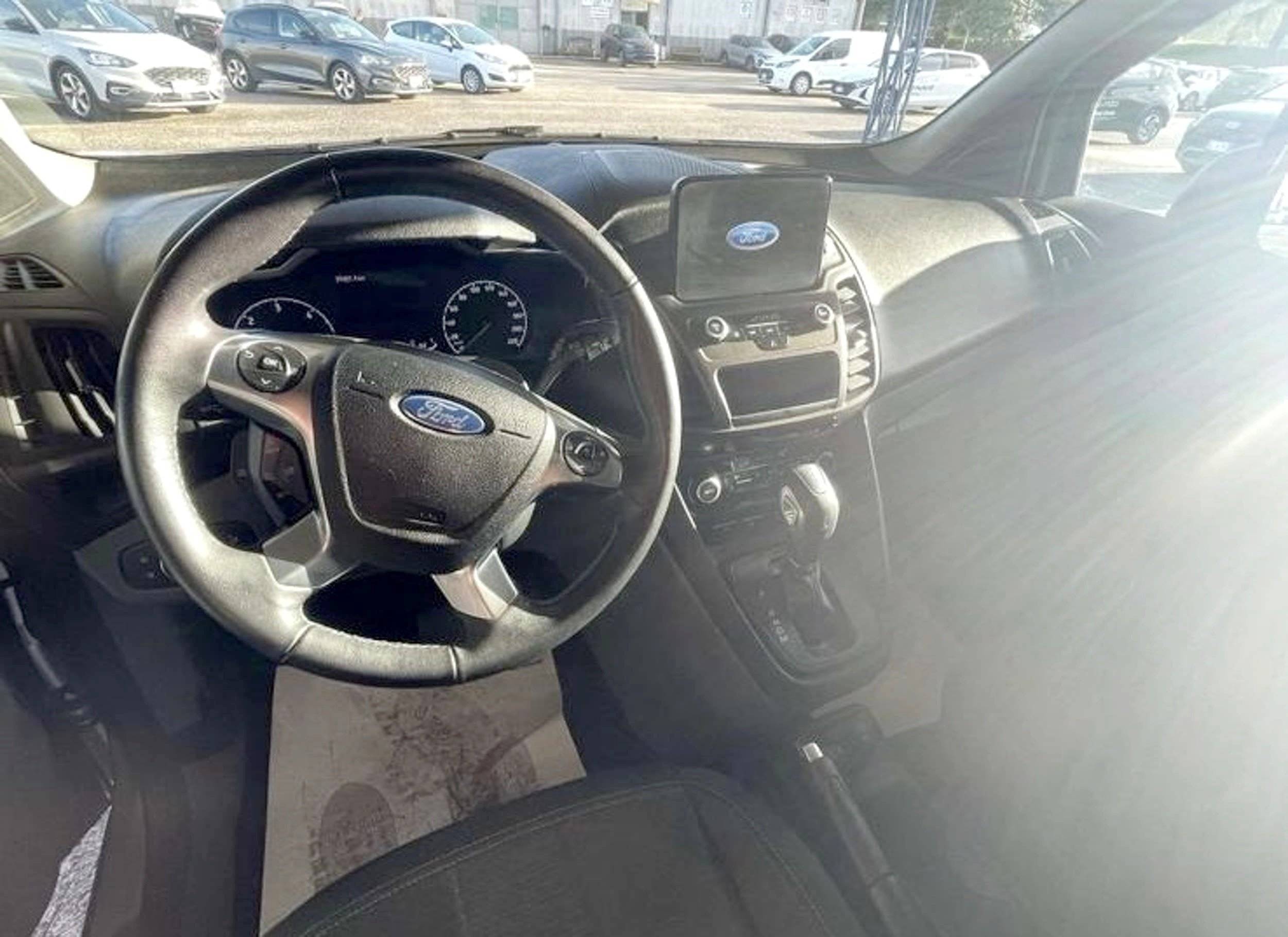 Cabina di guida Ford Tourneo Connect - Yescapa