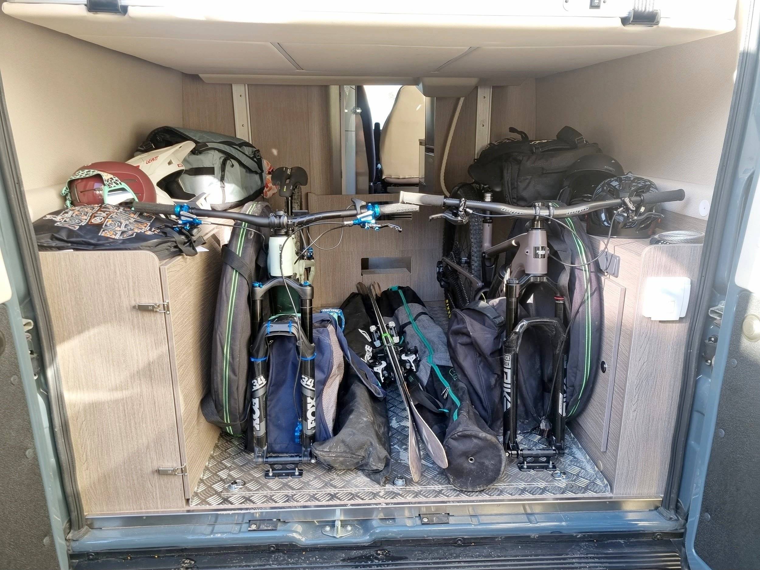 Challenger challenger V210 Edition VIP