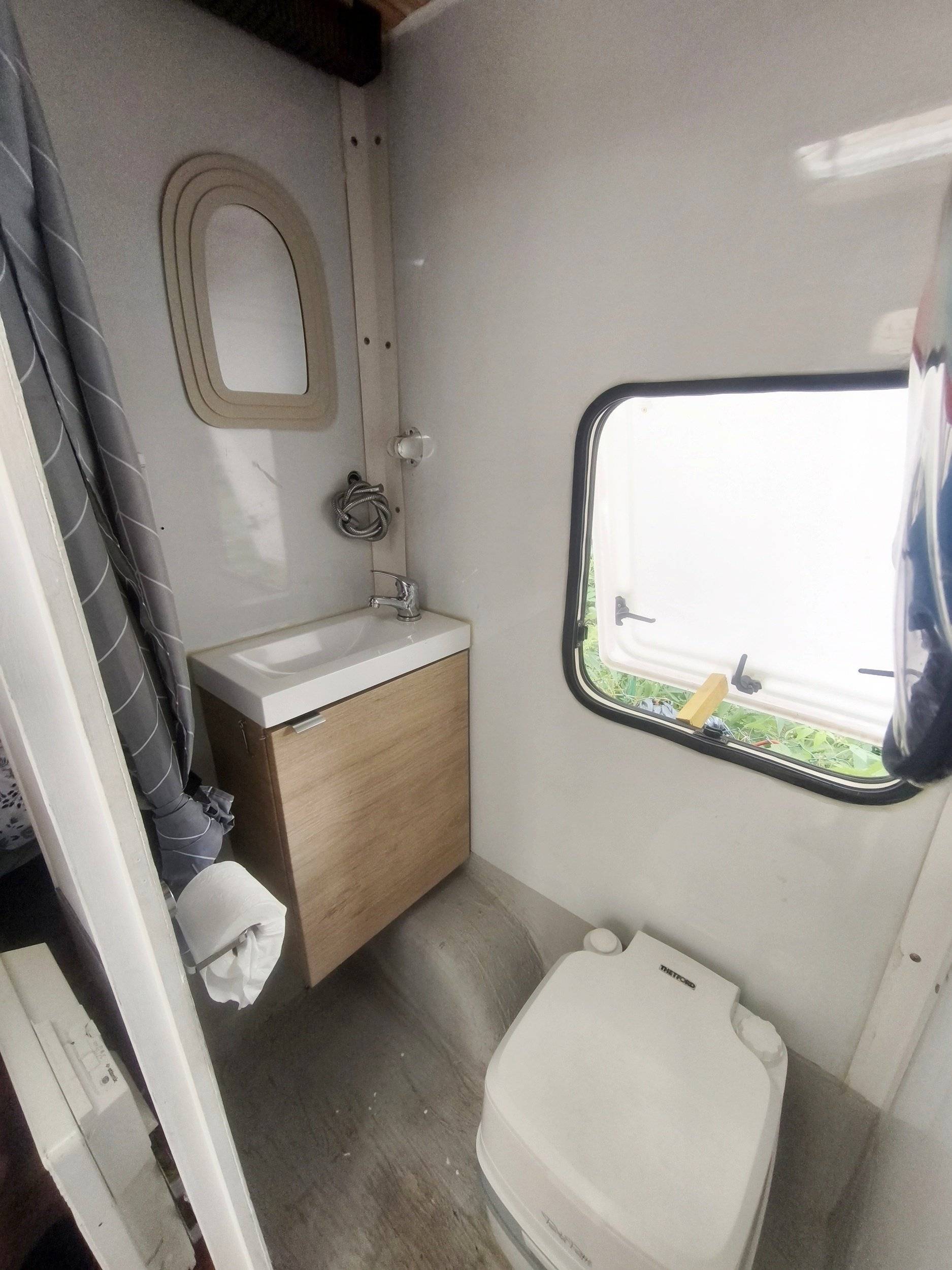 Salle de bain / Toilettes Burstnier - Yescapa