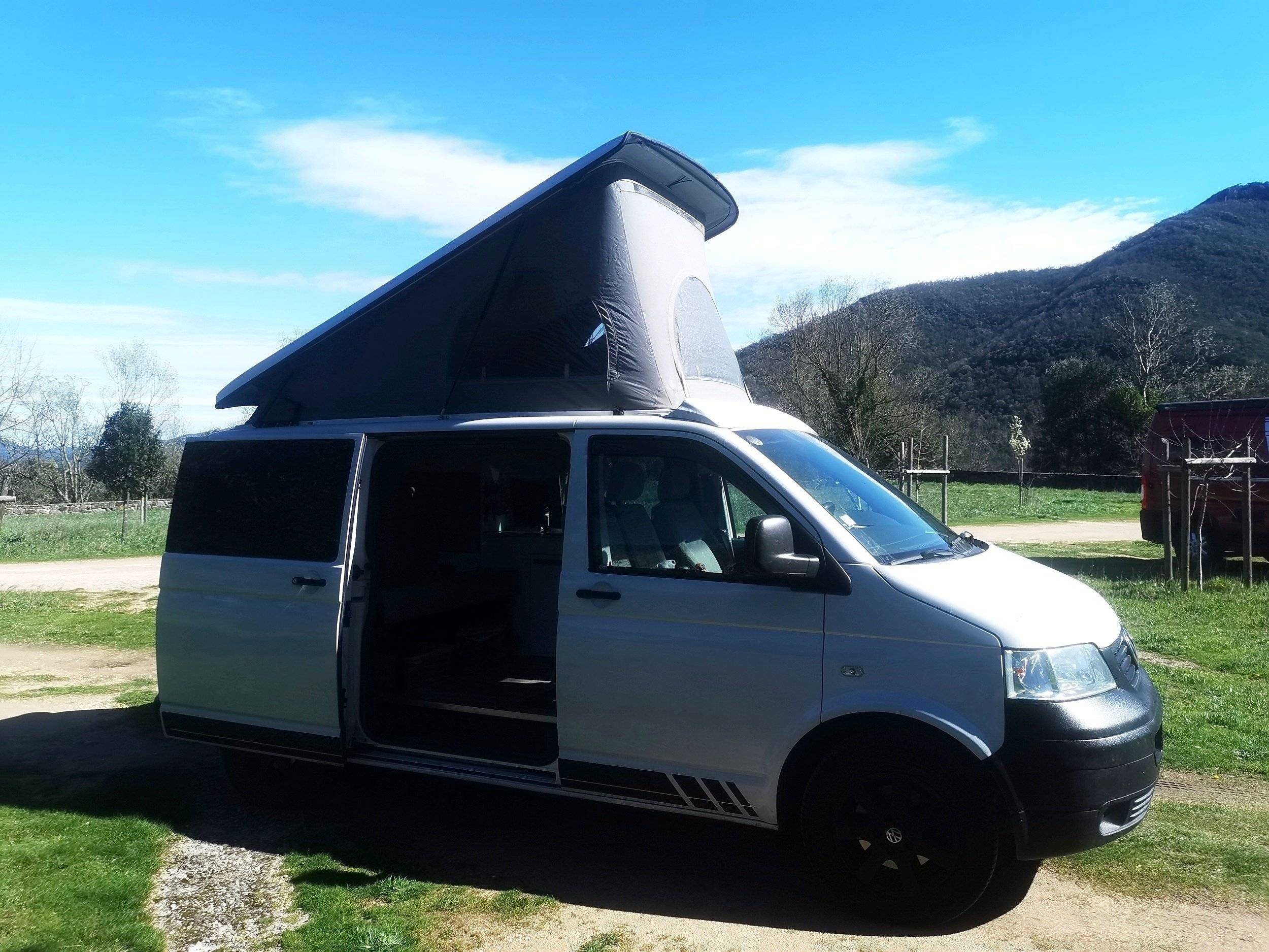 Front view from 3/4 Volkswagen 2,0 l 140 ch - Yescapa