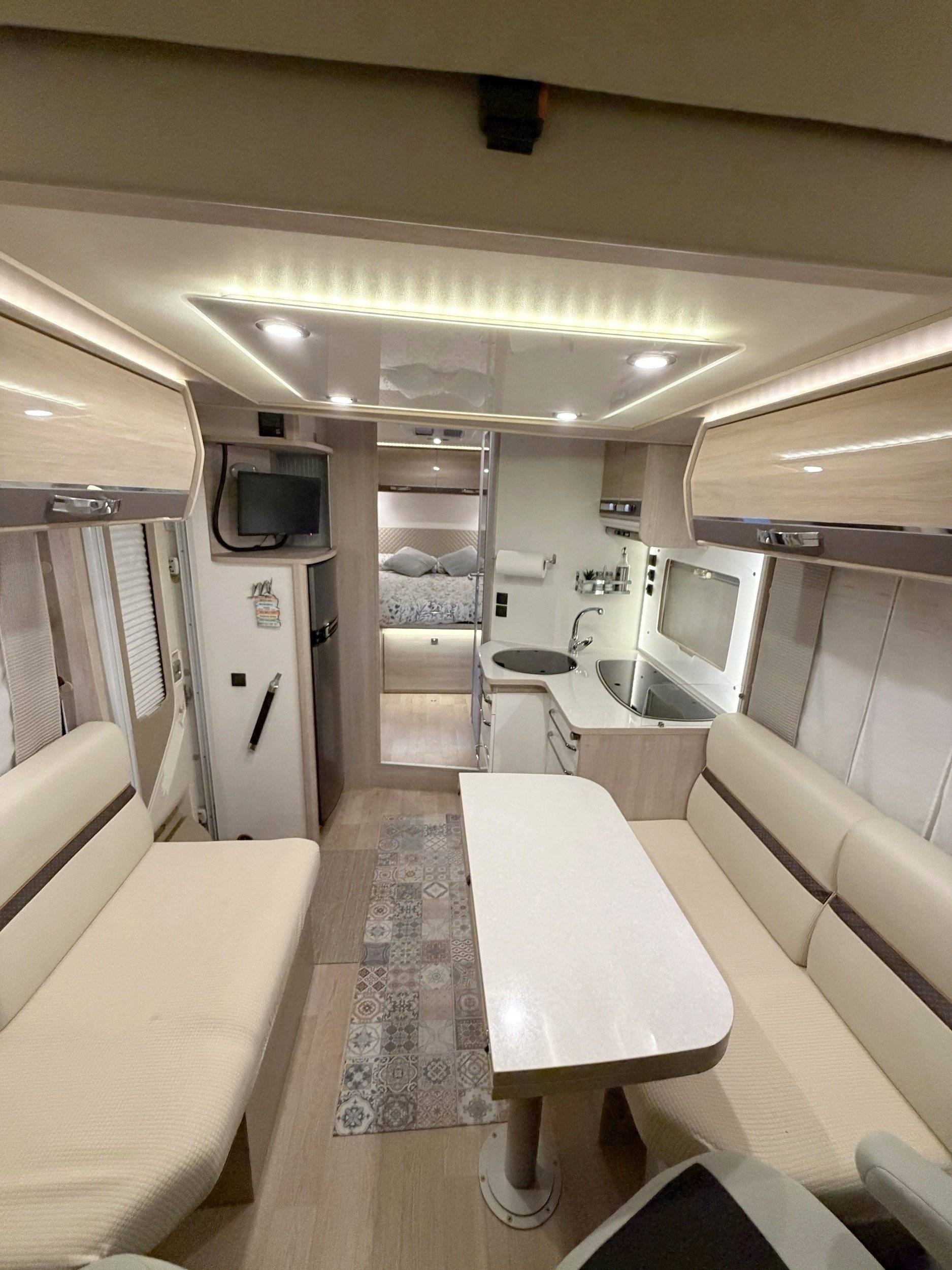 Área de jantar Fiat Fiat ducato - Yescapa