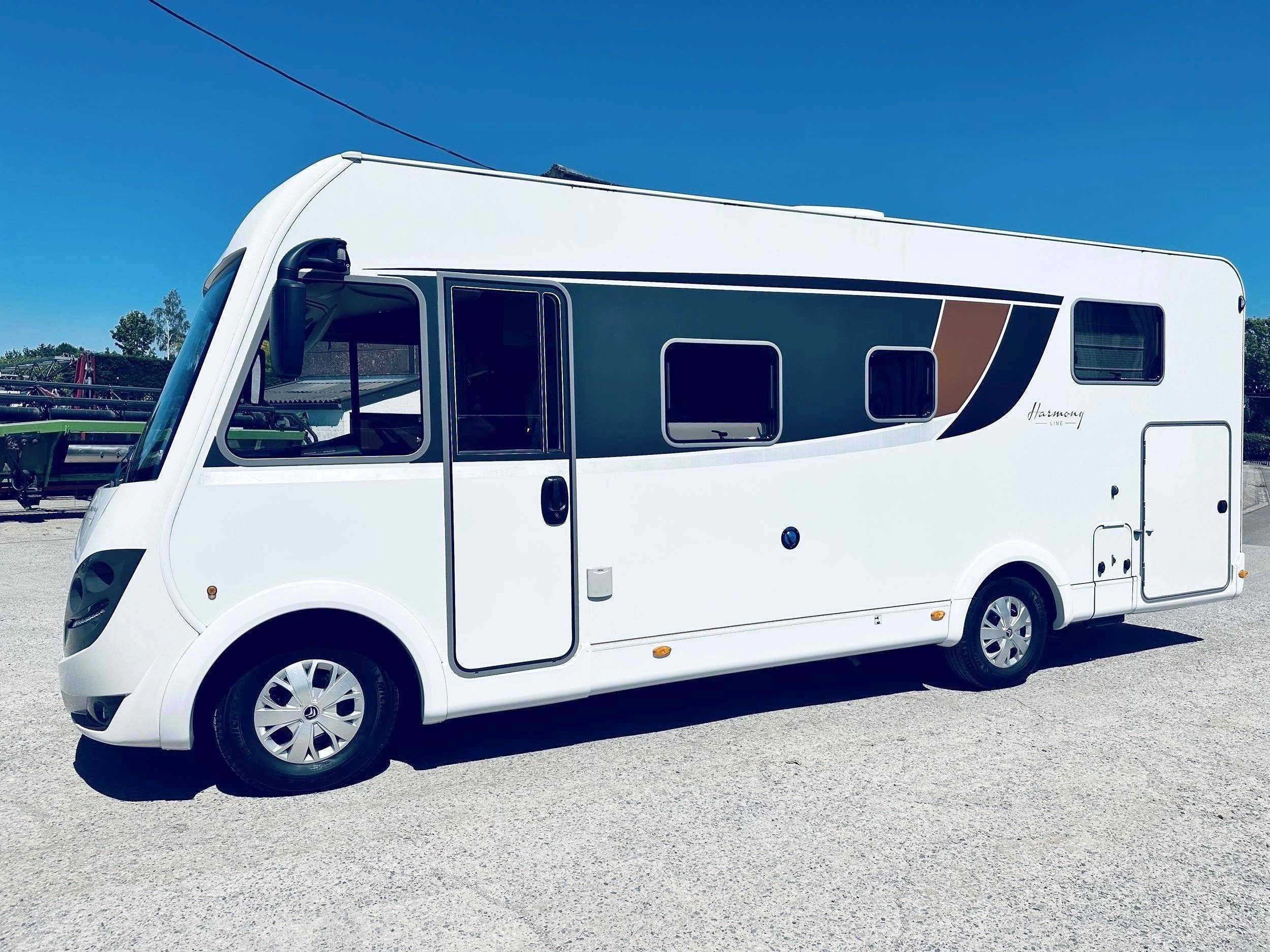 Vista del vehículo ángulo delantero Citroën Jumper 2,0 l 130 ch blue hdi - Yescapa