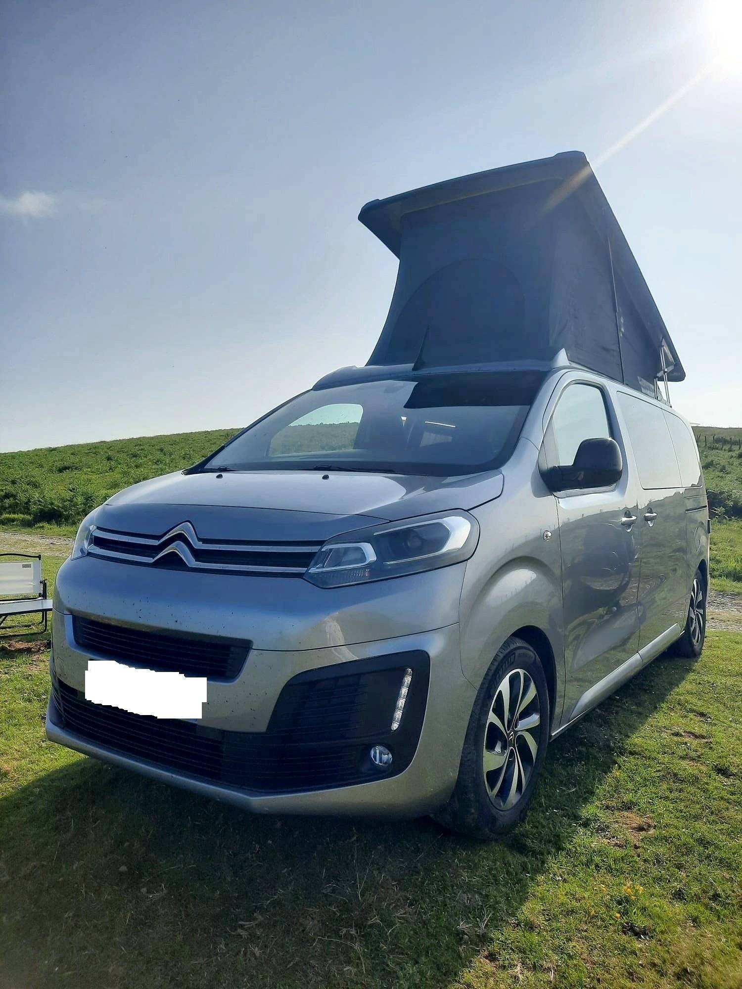 Front view from 3/4 Citroën Citroën jumpy - Yescapa