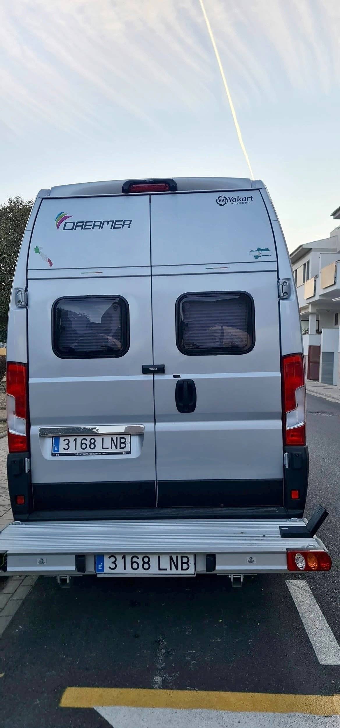 Achterkant  - Yescapa