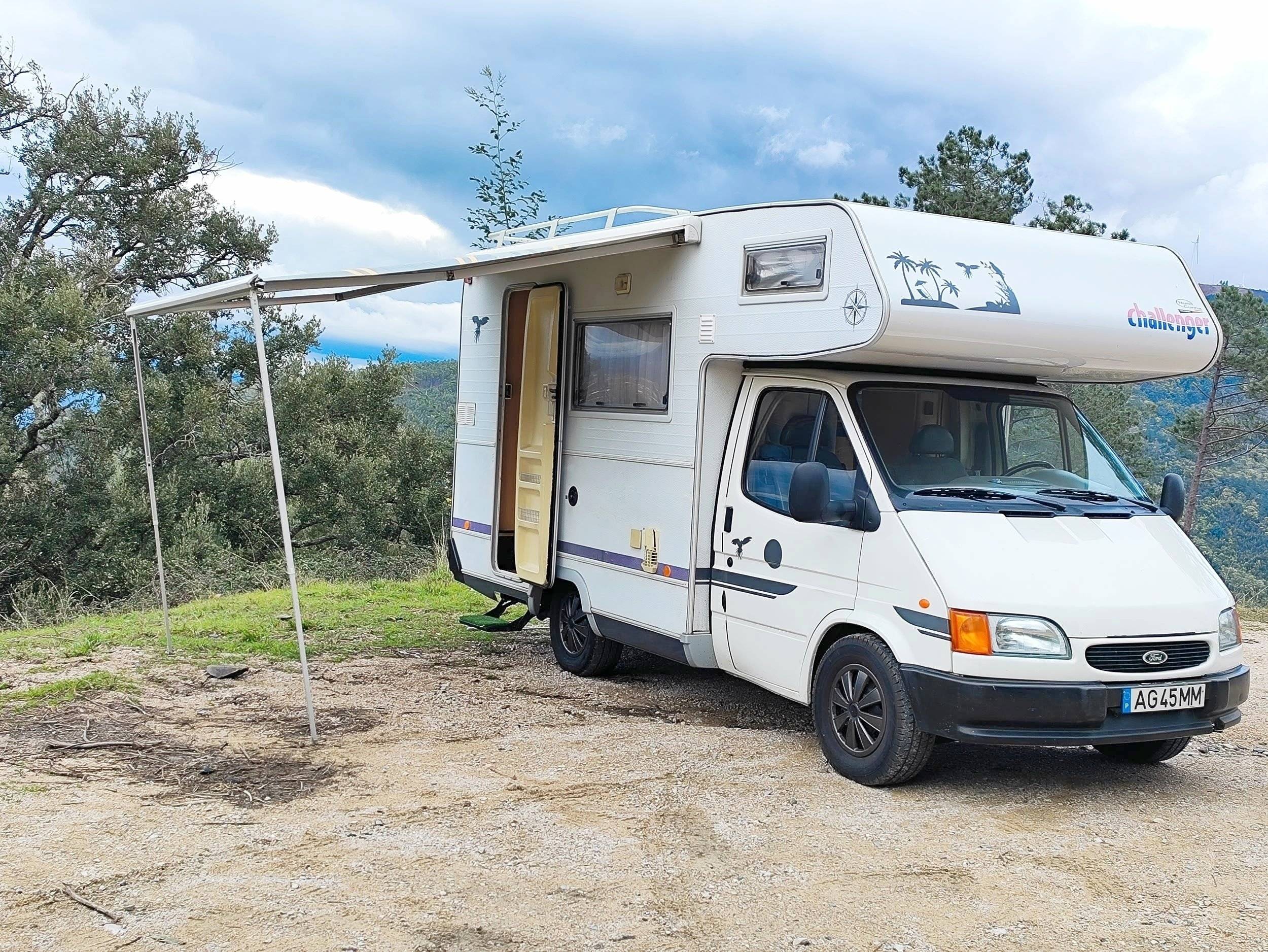 Challenger FORD TRANSIT