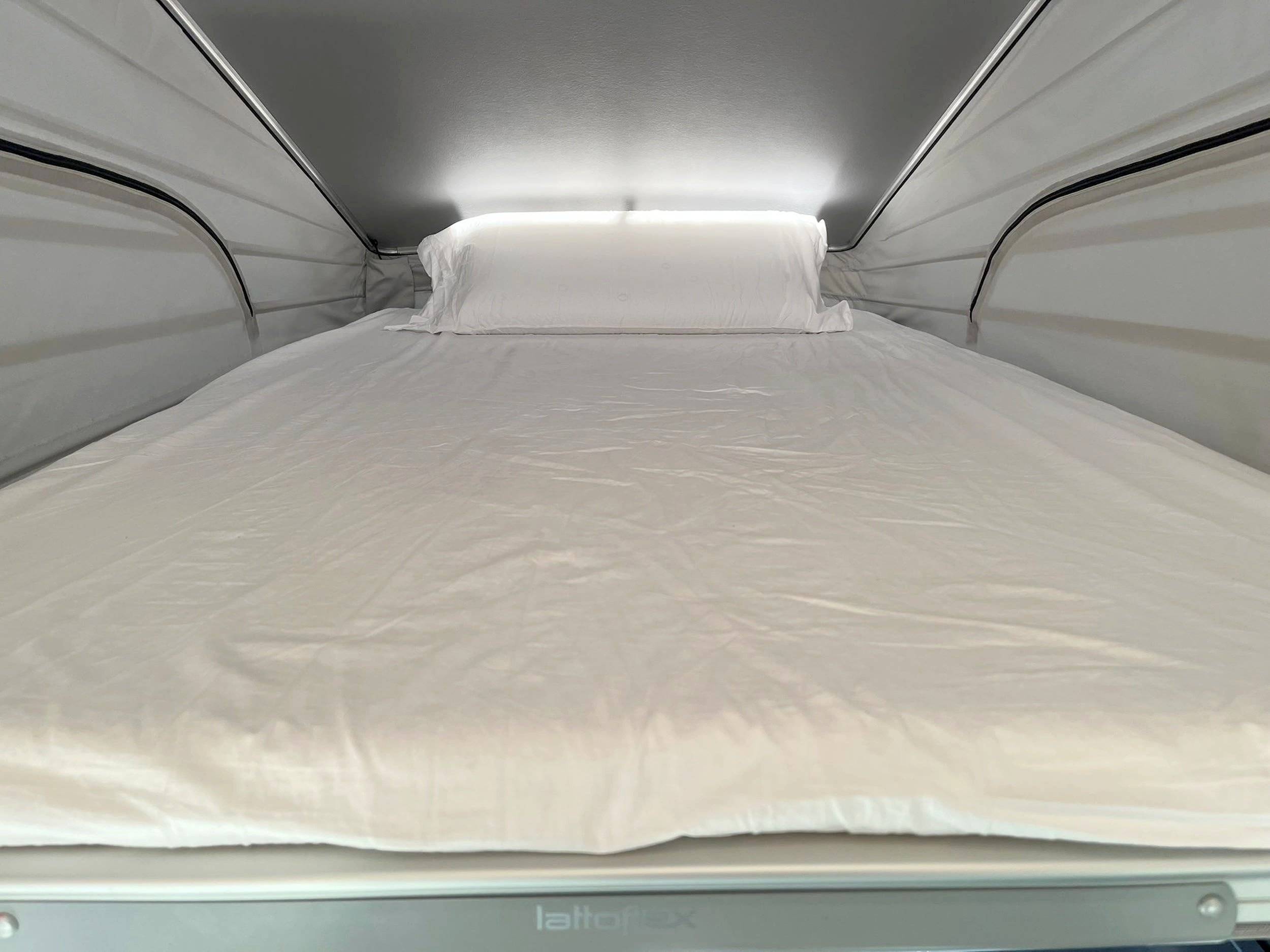 Berth Mercedes Viano 3,0 CDI Marco Polo - Yescapa