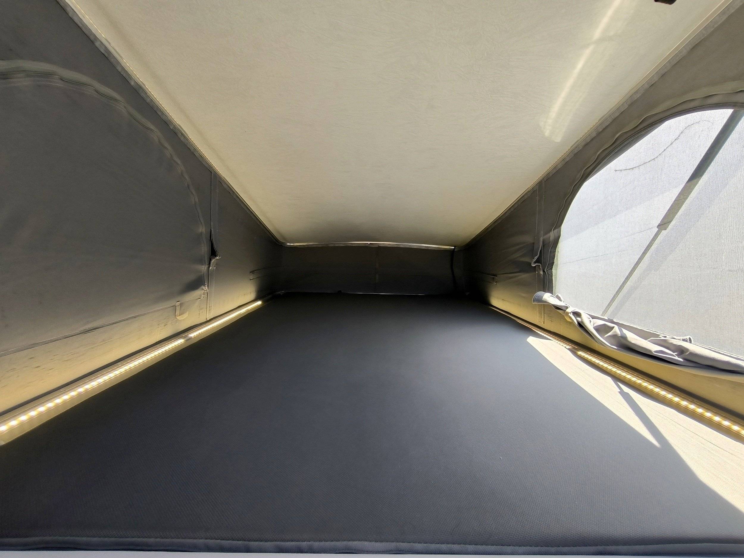Berth Renault RENAULT TRAFIC III Grand Confort - Yescapa