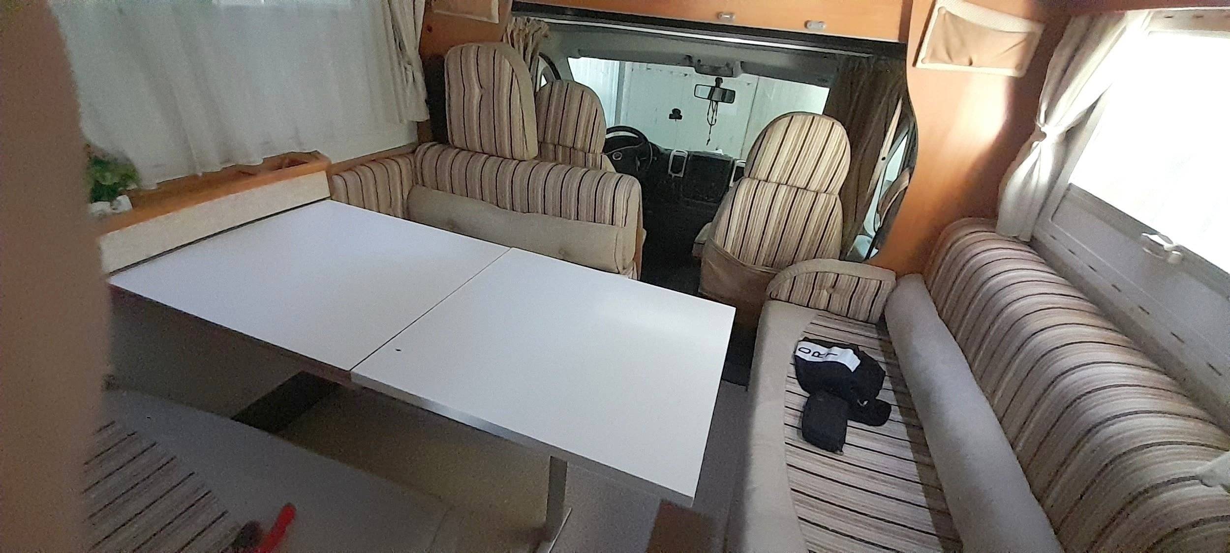 Dining Area Fiat Ducato 3,0 l Multijet 160 ch. - Yescapa