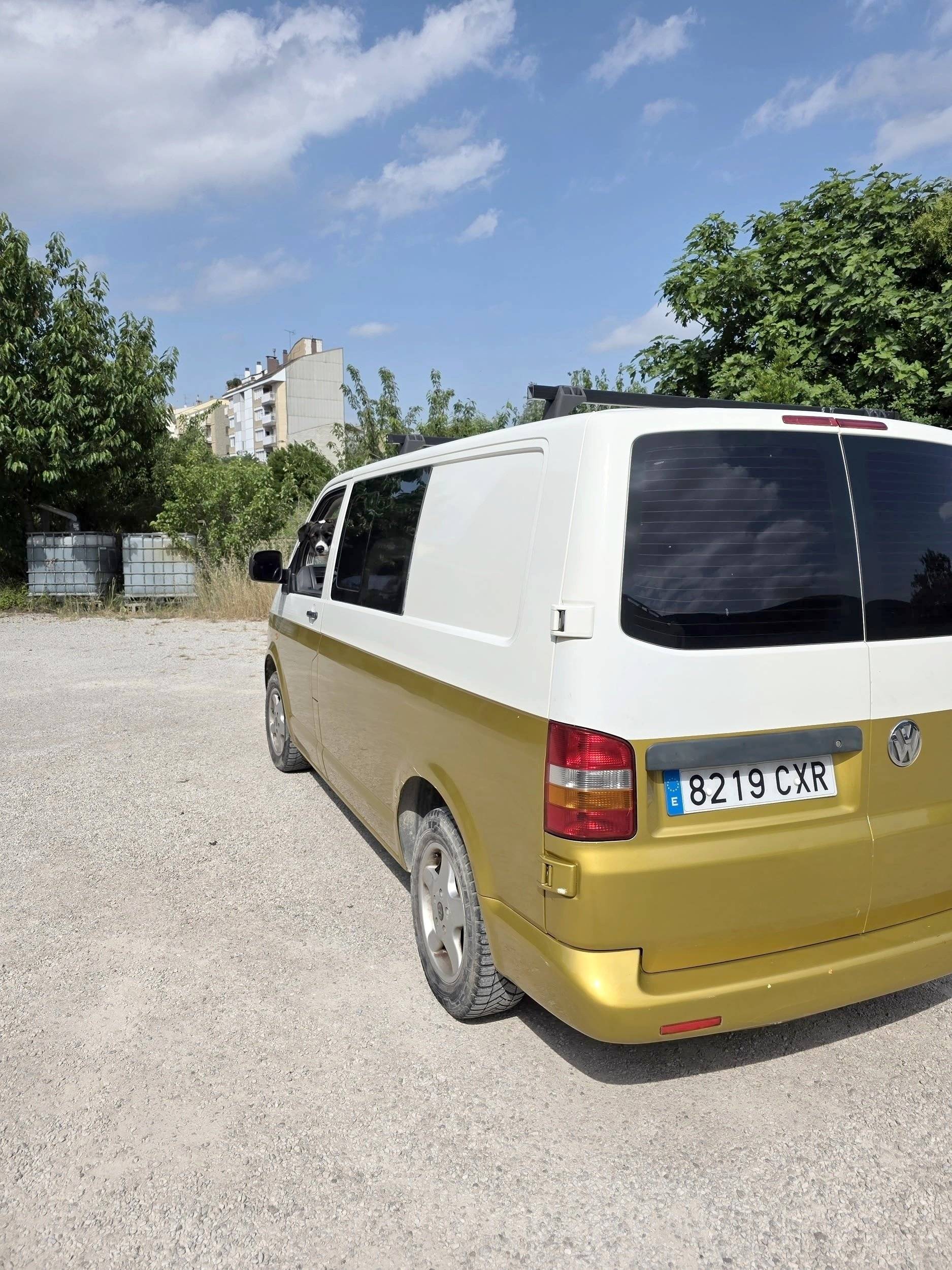Front view from 3/4 Volkswagen 1.9 TDi - Yescapa