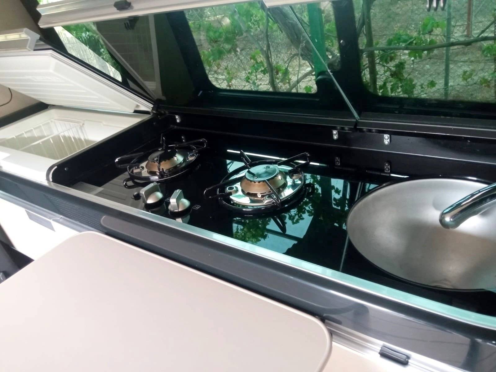 Comedor Mercedes - Yescapa