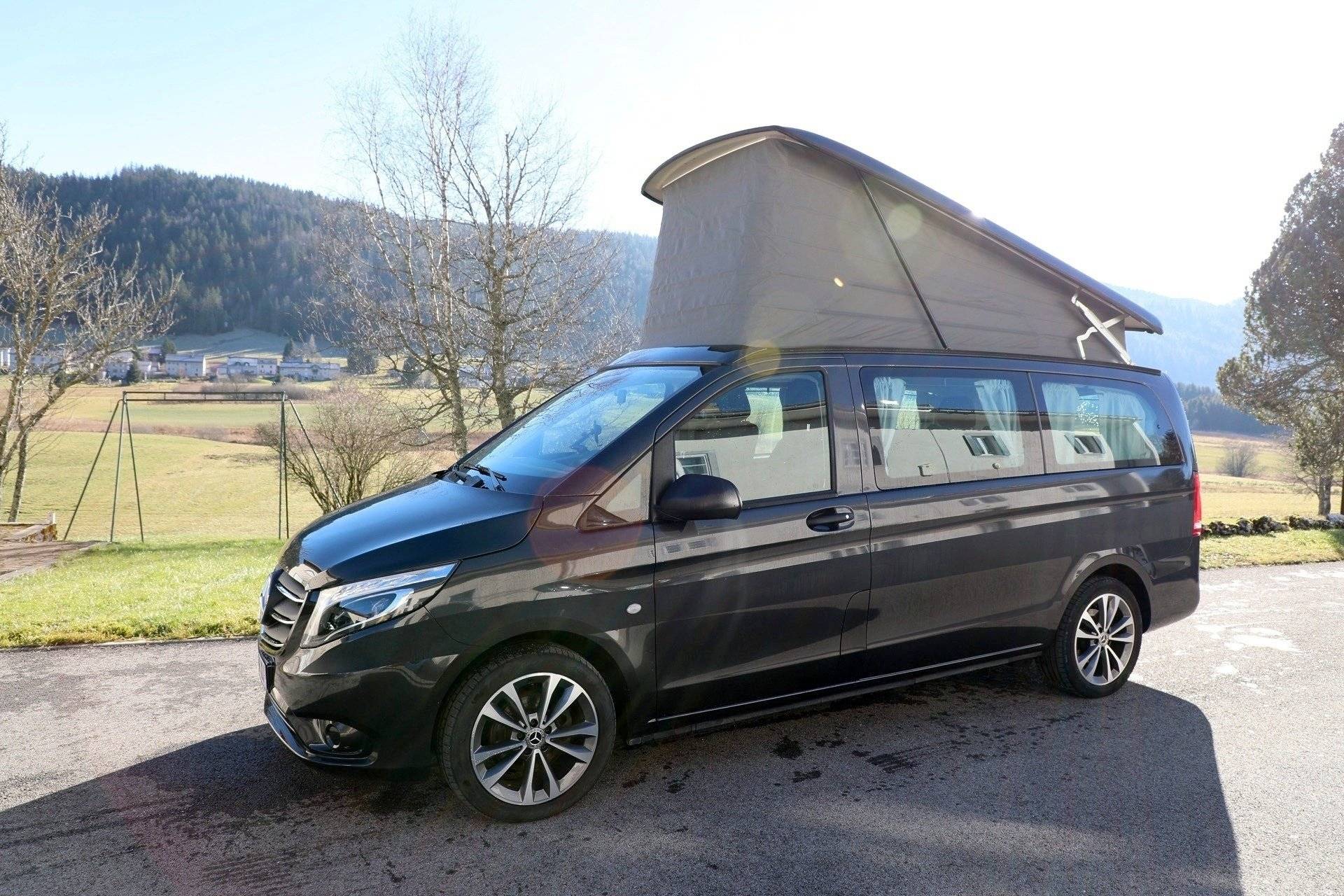 Front view from 3/4 Mercedes Marco Polo - Yescapa