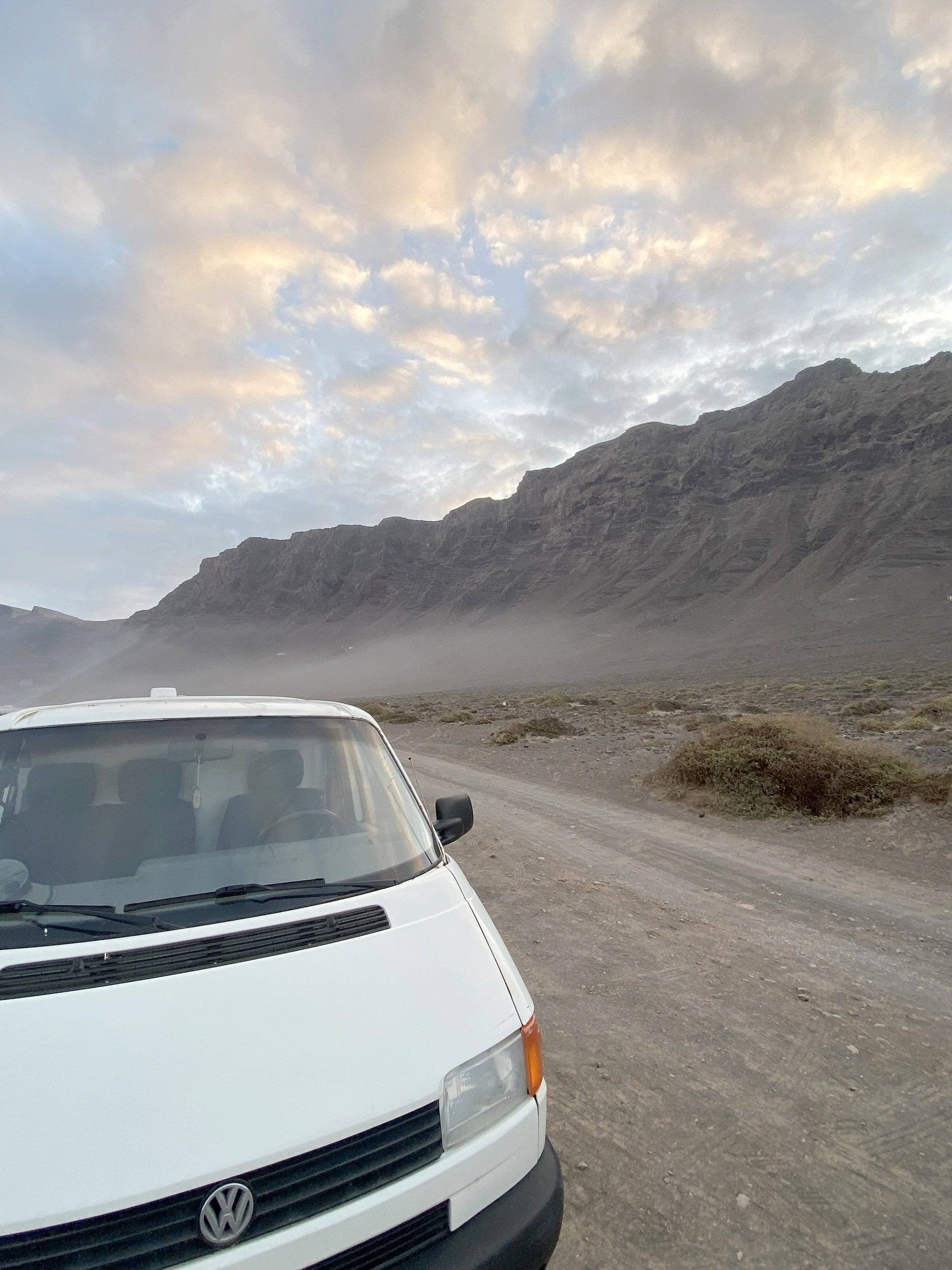Front view from 3/4 Volkswagen - Yescapa