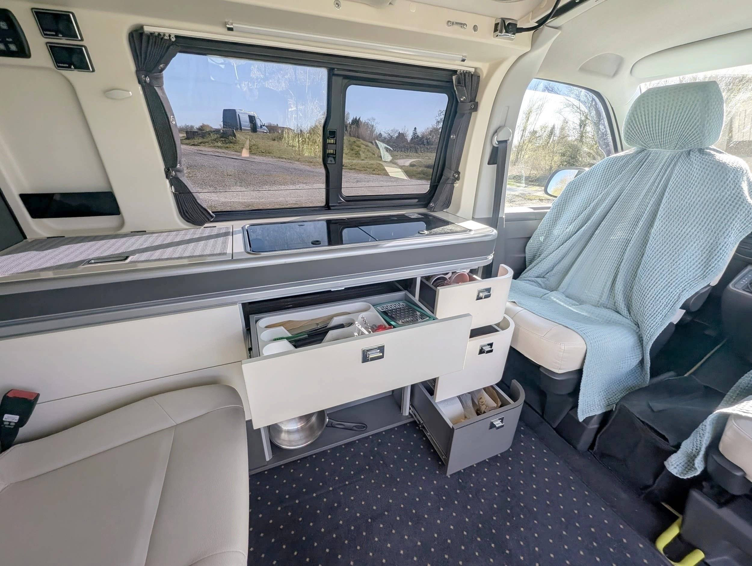 Kochnische Volkswagen Transporteur T6 L1H1 2 l 150 ch - Yescapa