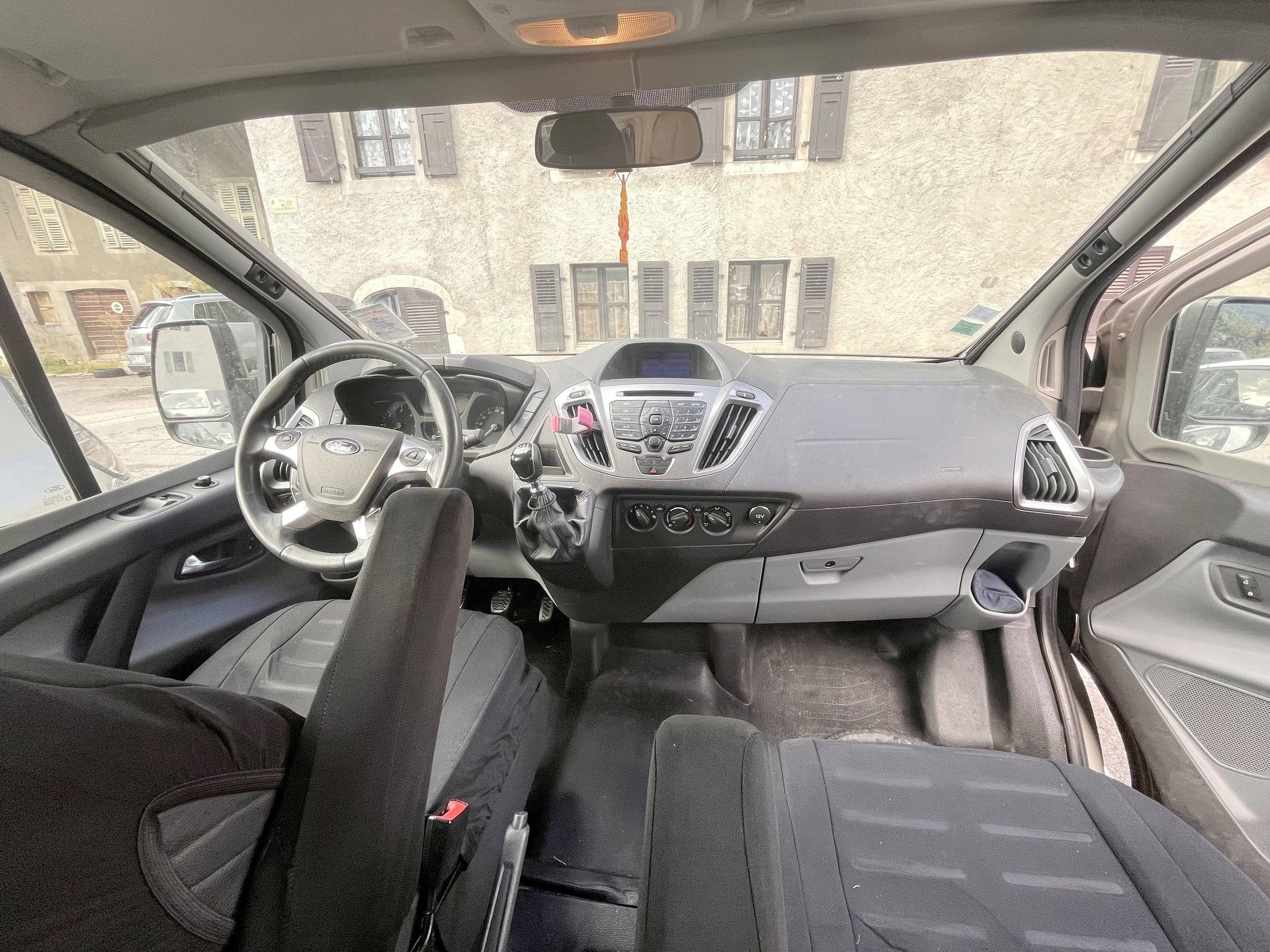 Poste de conduite Ford Transit Custom 2,0 l 130 ch - Yescapa