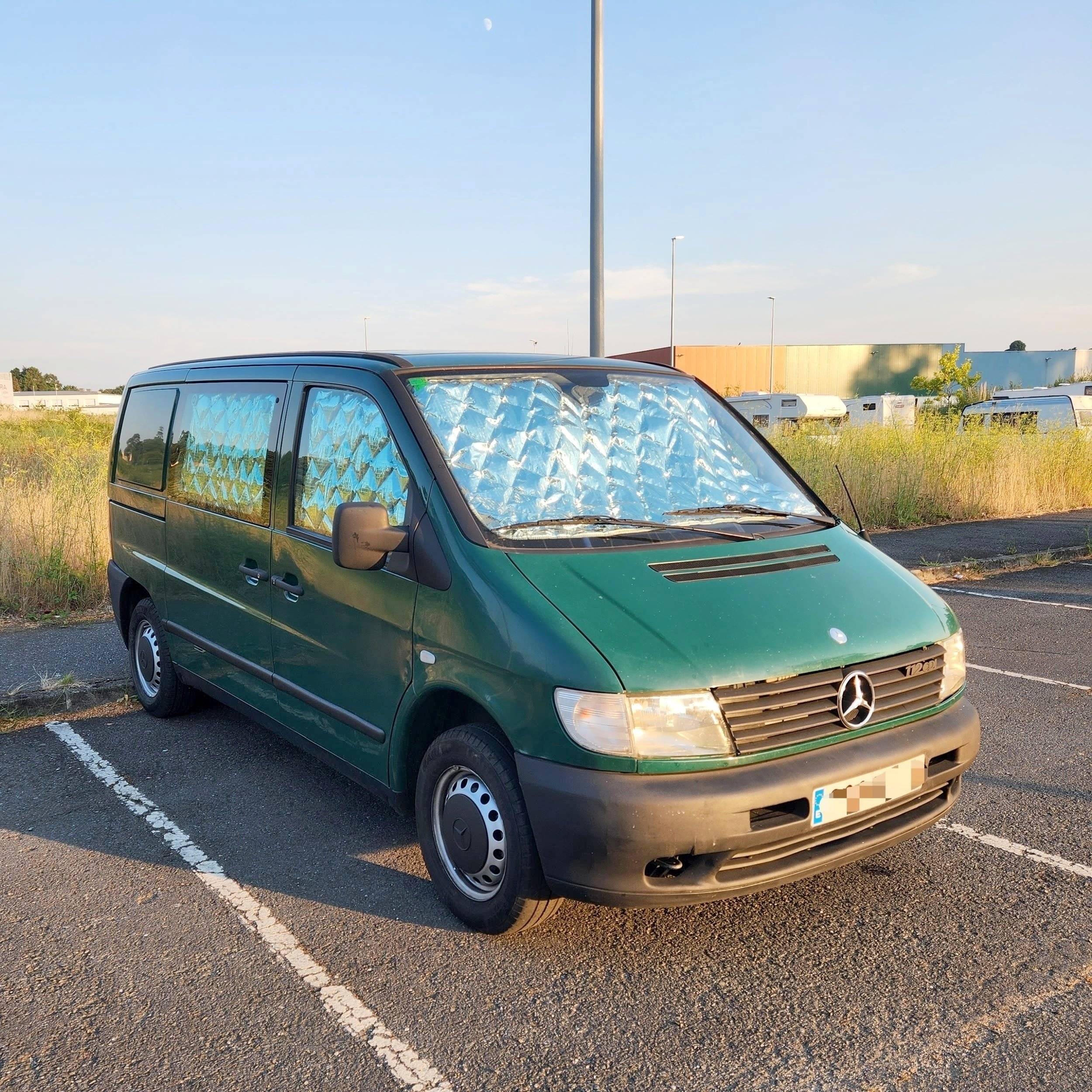 Front view from 3/4 Mercedes Vito 112 CDI - Yescapa