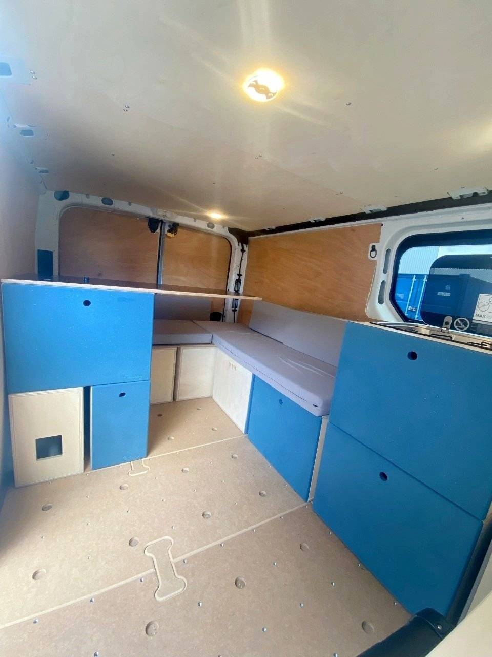 Combeing Renault Trafic