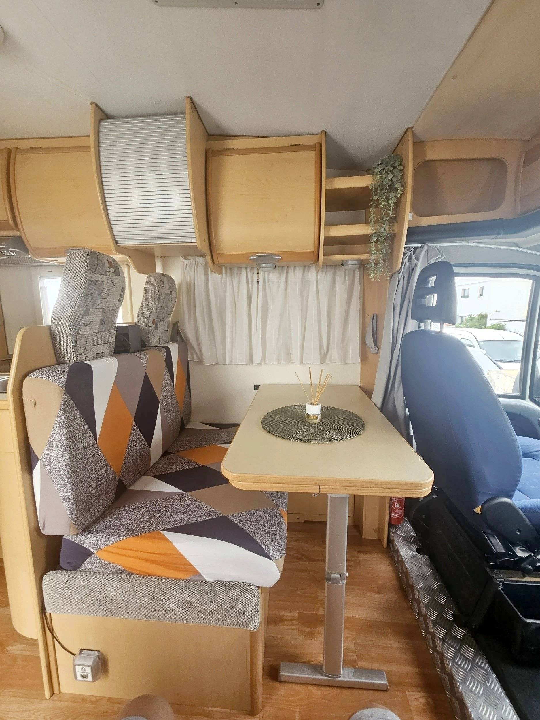 Dining Area Fiat Granduca - Yescapa