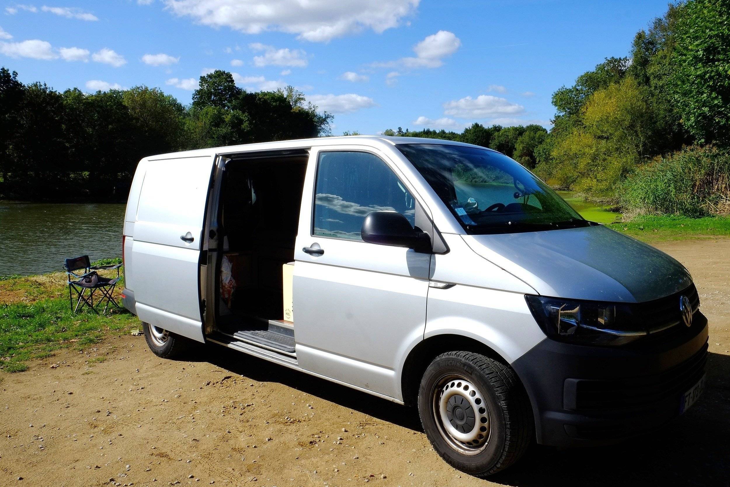 Vue avant de 3/4 Volkswagen Volkswagen T6 140ch - Yescapa