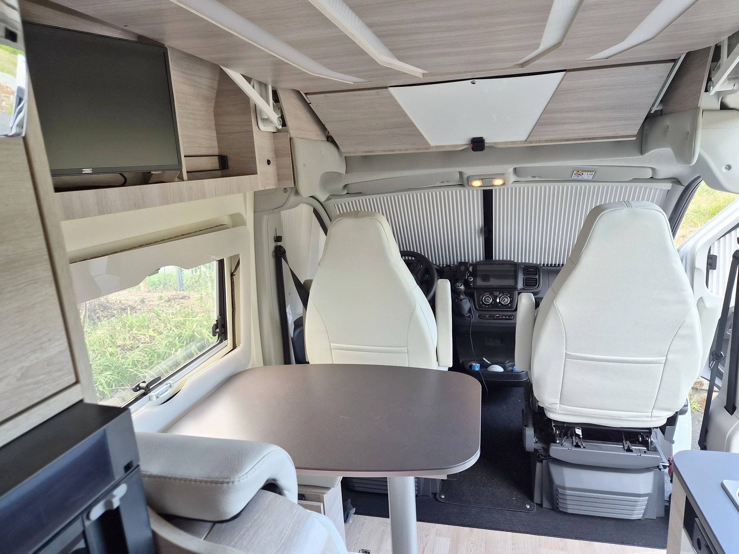 Dining Area Fiat ducato 2.2 140cv - Yescapa
