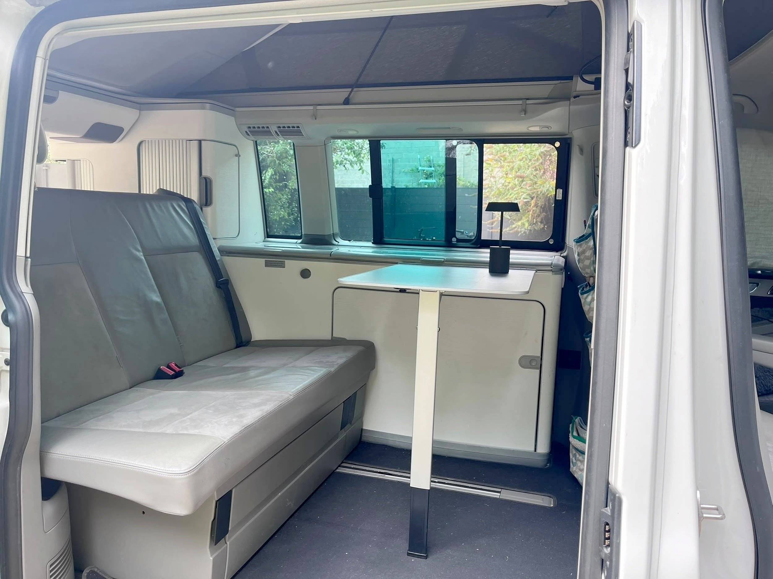 Coin repas Volkswagen T5 2,0 l 180 ch - Yescapa