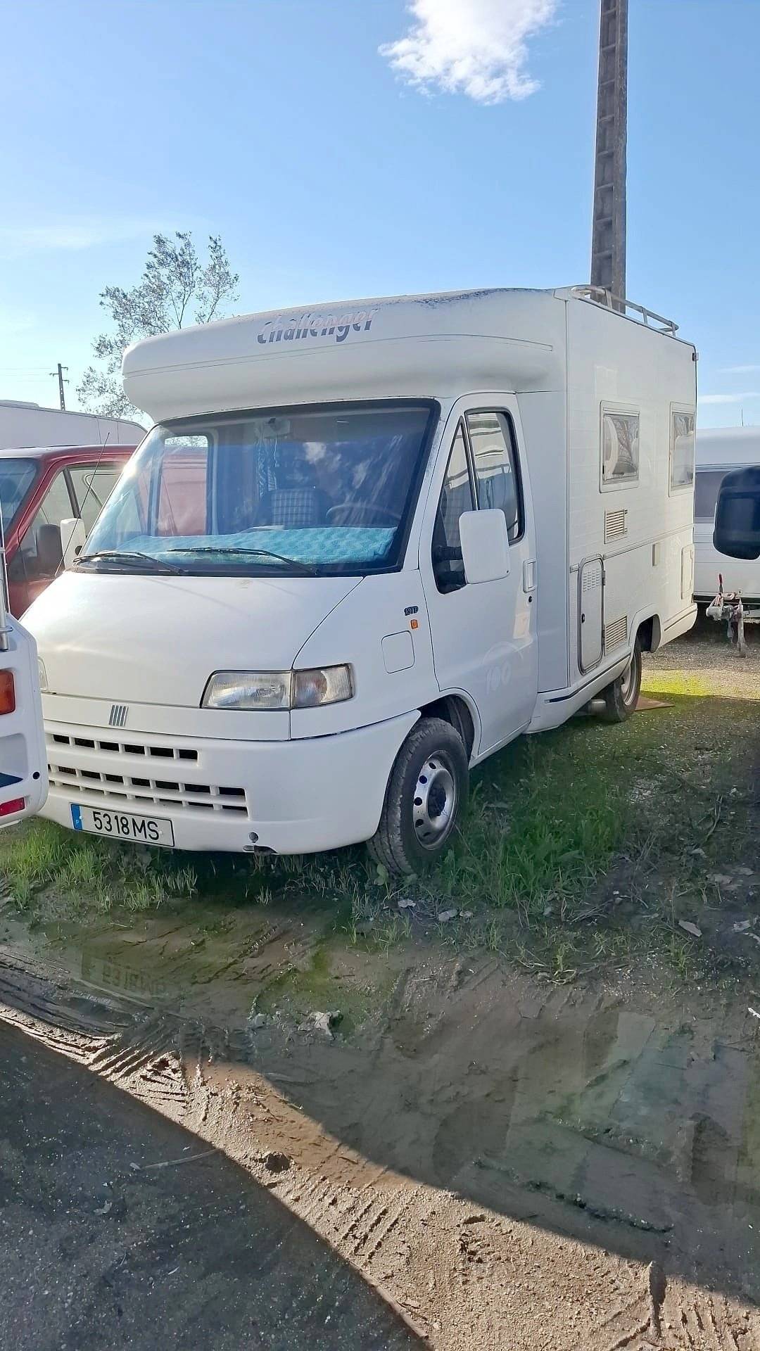 Front view from 3/4 Fiat - Yescapa