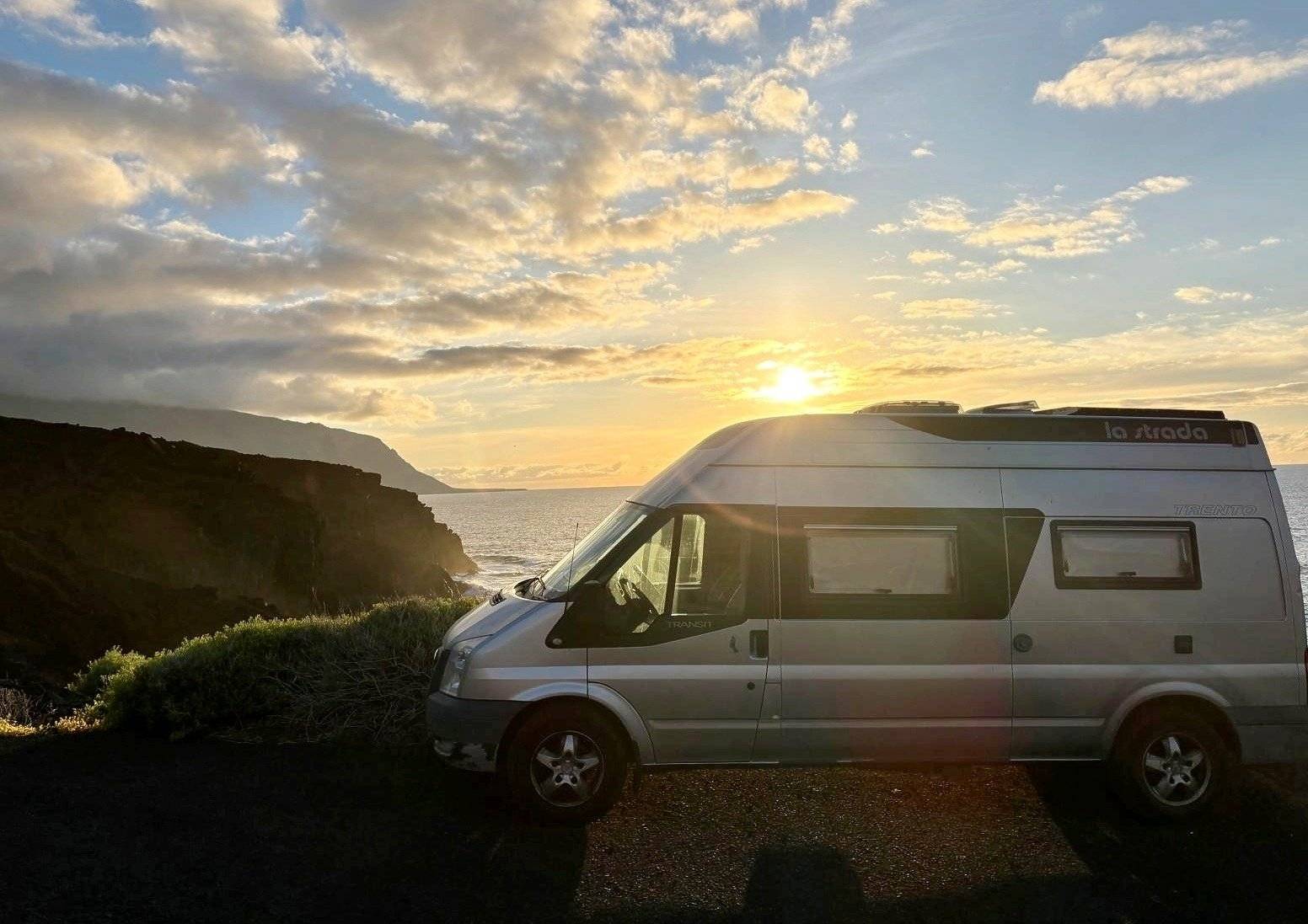 Vue avant de 3/4 Ford - Yescapa