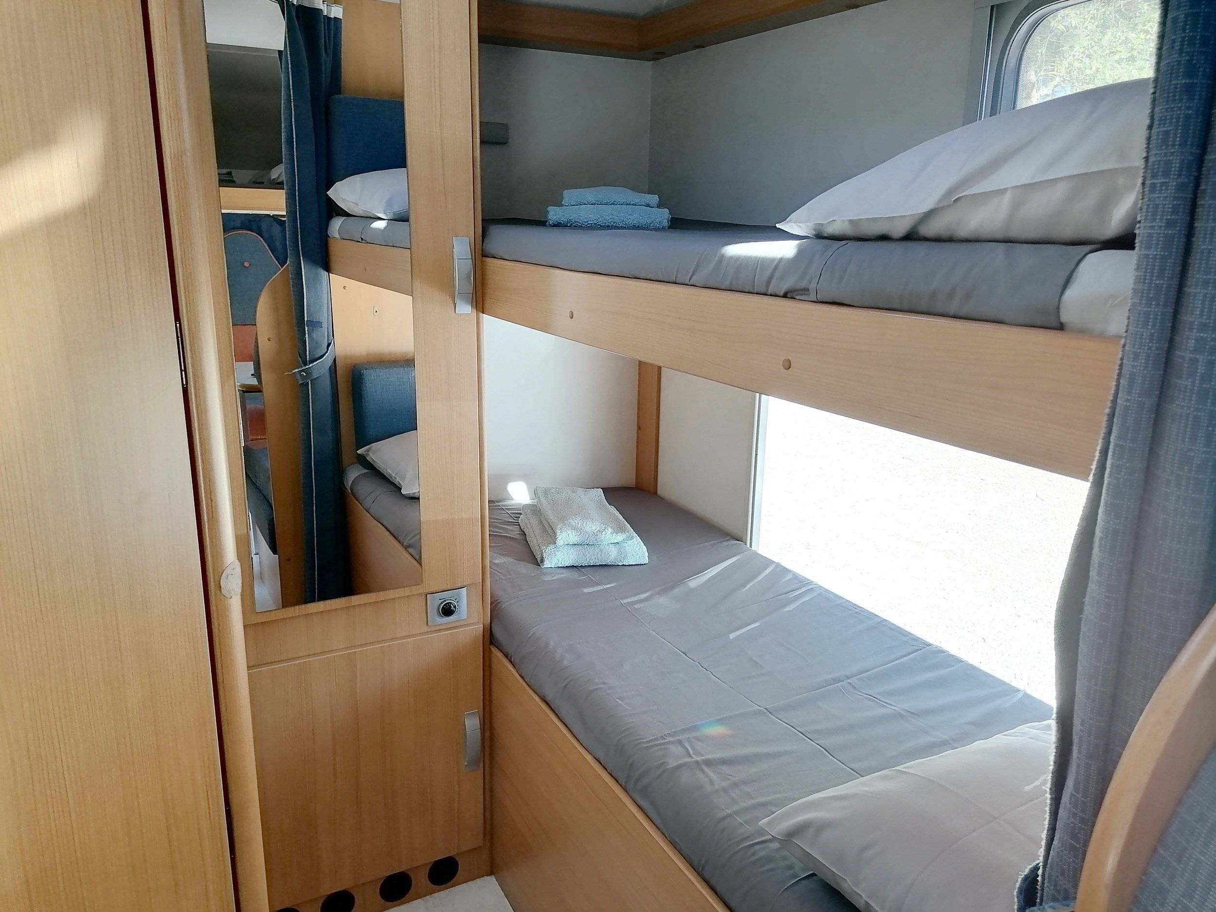 Couchages Ford Transit 2,0 l 115 ch - Yescapa